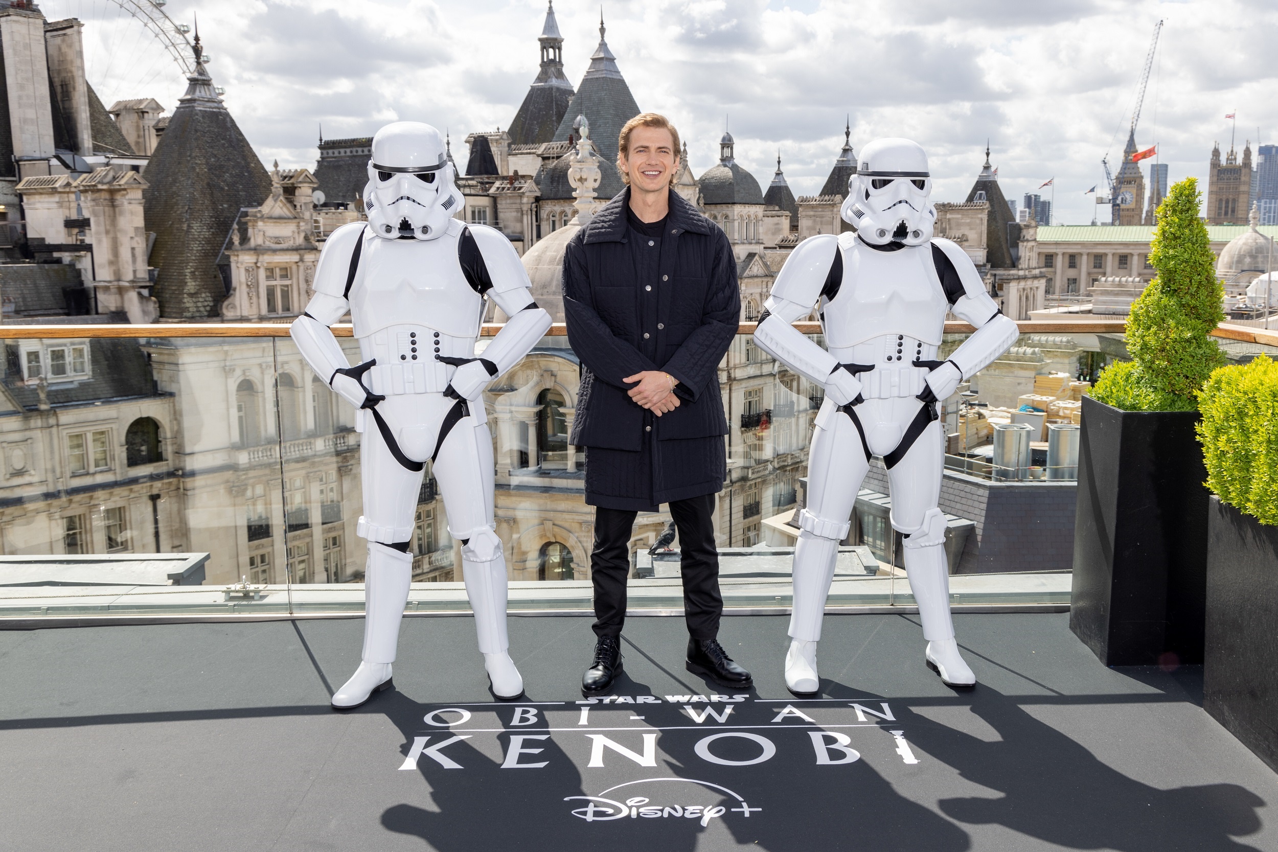 Ewan McGregor with Stormtroopers at Obi-Wan Kenobi Disney+ event HD Wallpaper