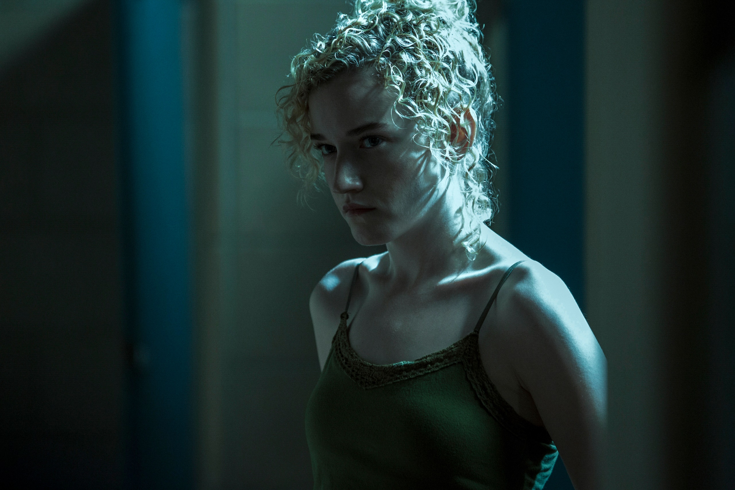 Julia Garner in Ozark HD Wallpaper