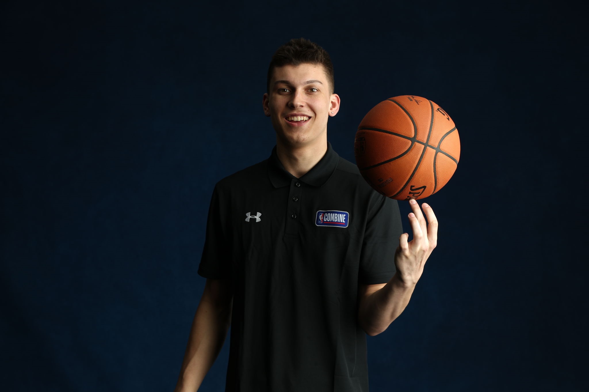 Tyler Herro spinning a basketball HD Wallpaper