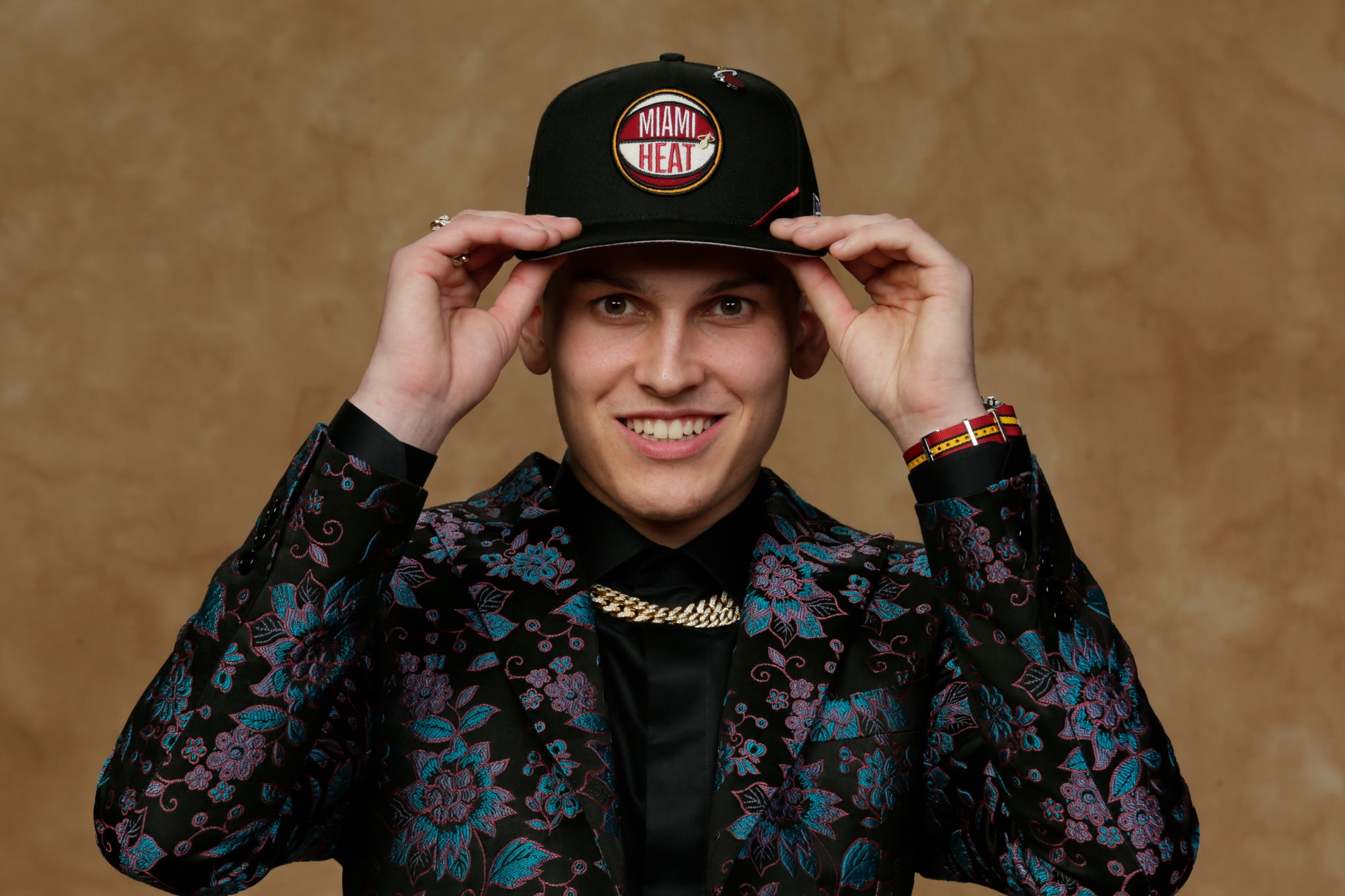 Tyler Herro wearing Miami Heat hat and suit HD Wallpaper