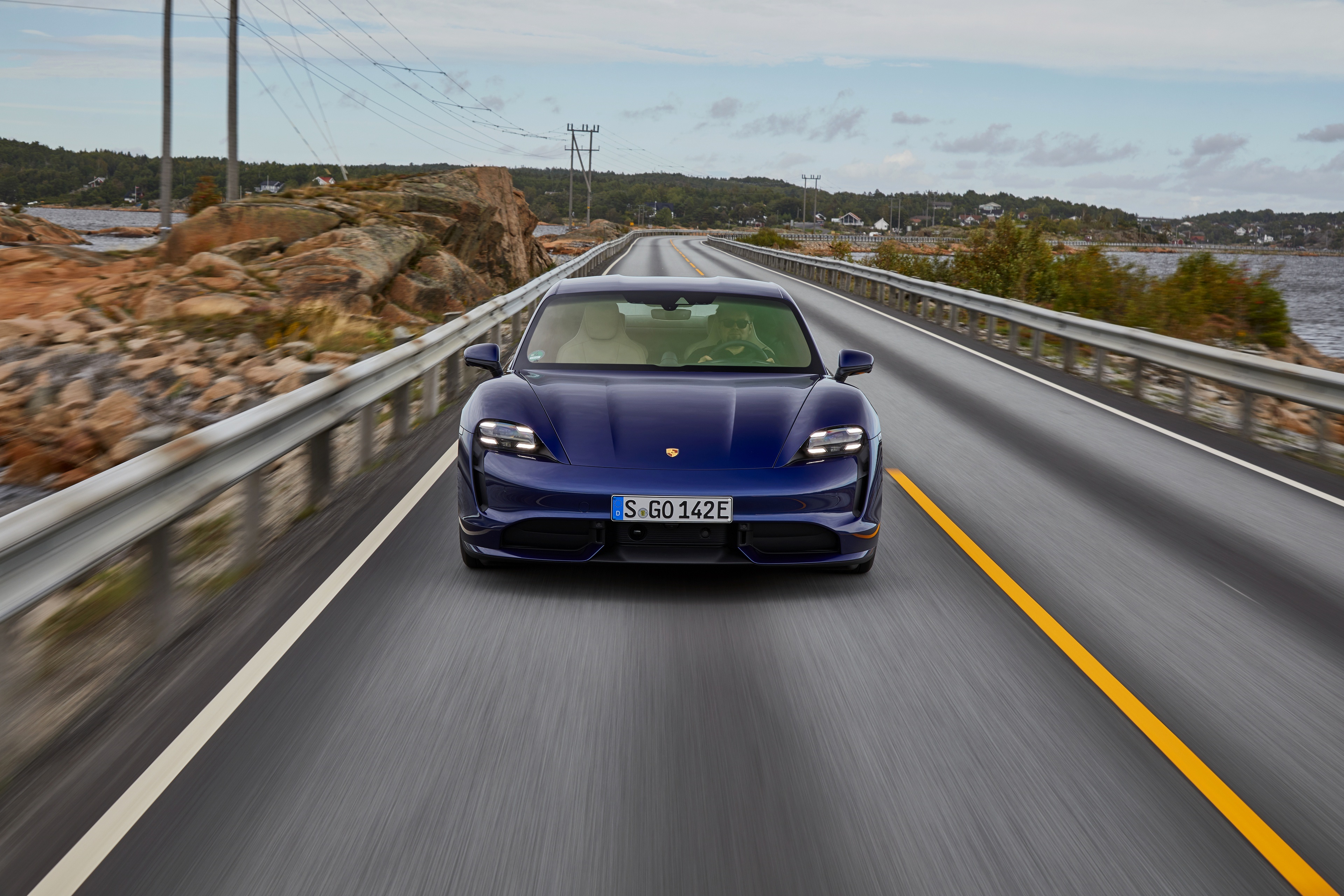 Porsche Taycan Turbo HD Wallpaper