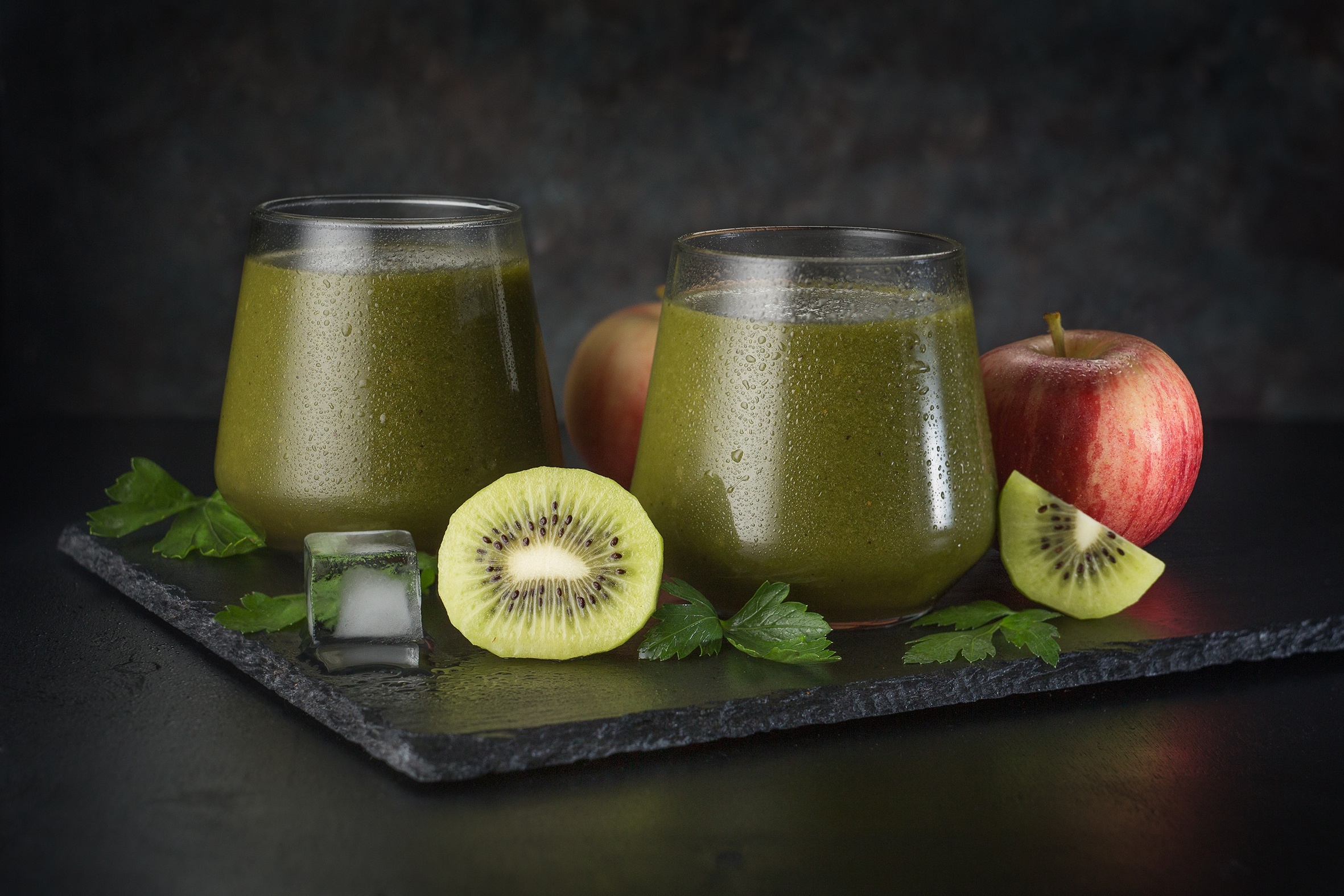 Apple and Kiwi Juice with Fresh Fruits HD Wallpaper