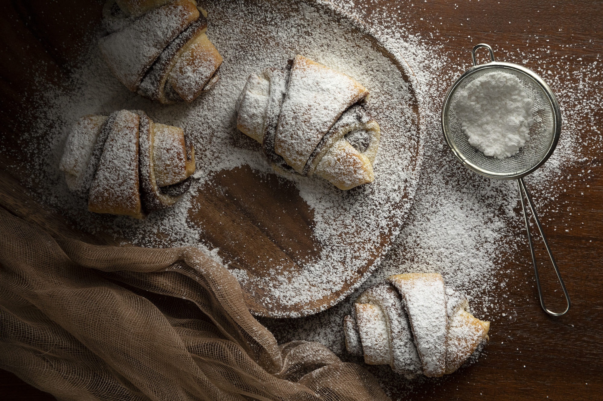 Chocolate croissants dusted with powdered sugar HD Wallpaper