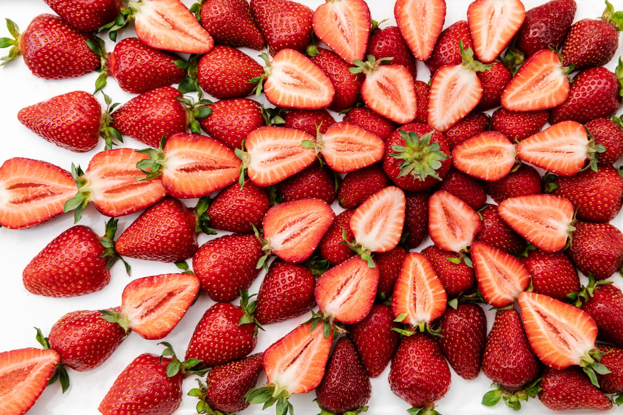 Strawberries arranged in a circular pattern HD Wallpaper