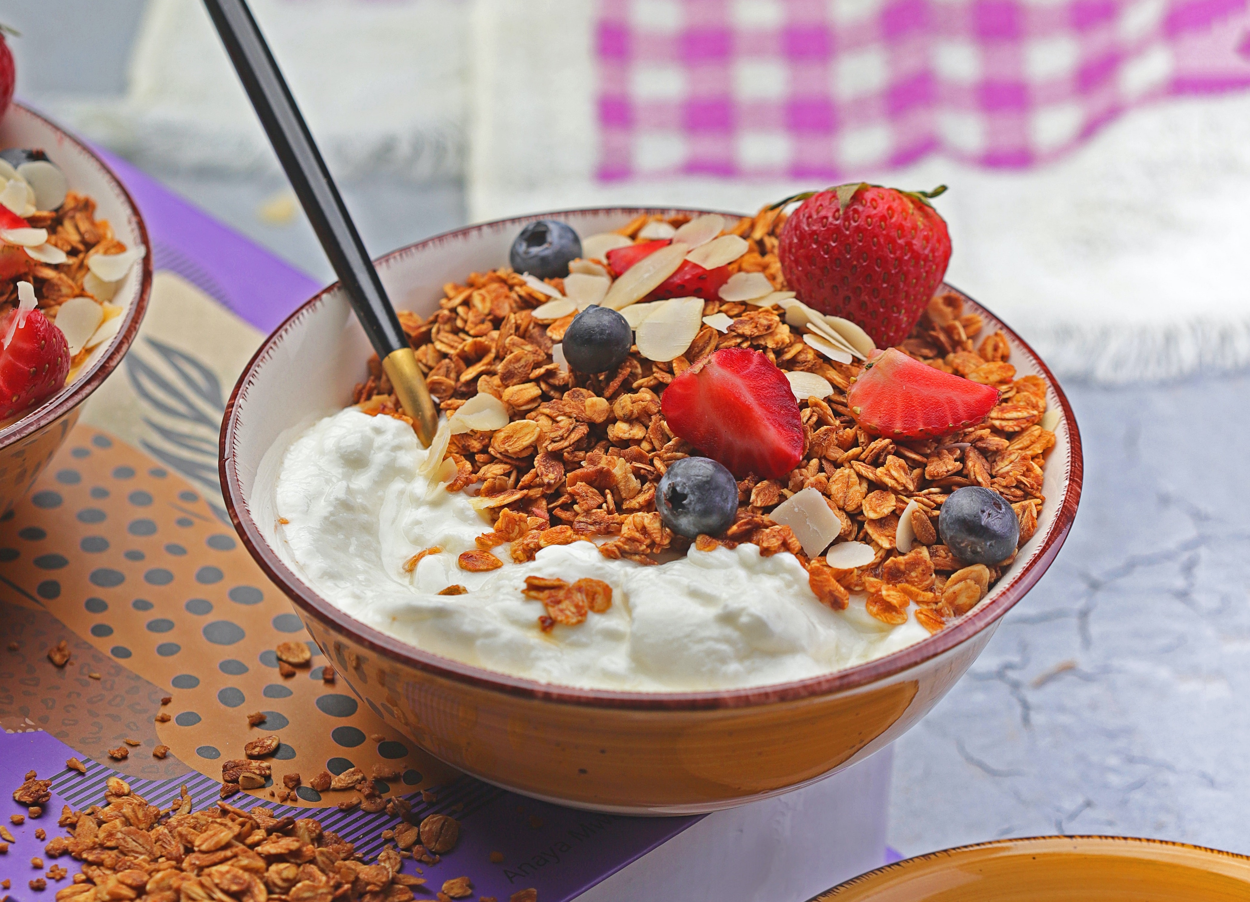 Granola with yogurt and berries HD Wallpaper