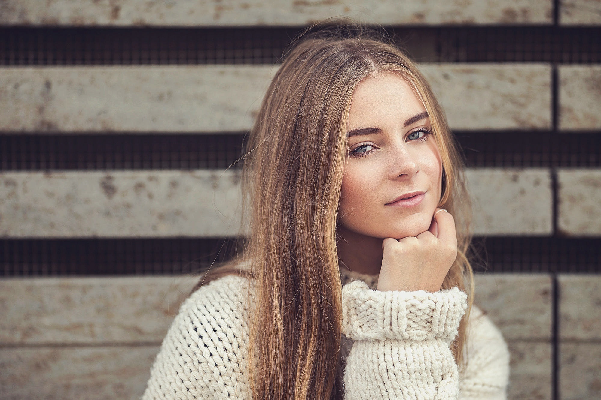 Young woman with blonde hair wearing a sweater HD Wallpaper