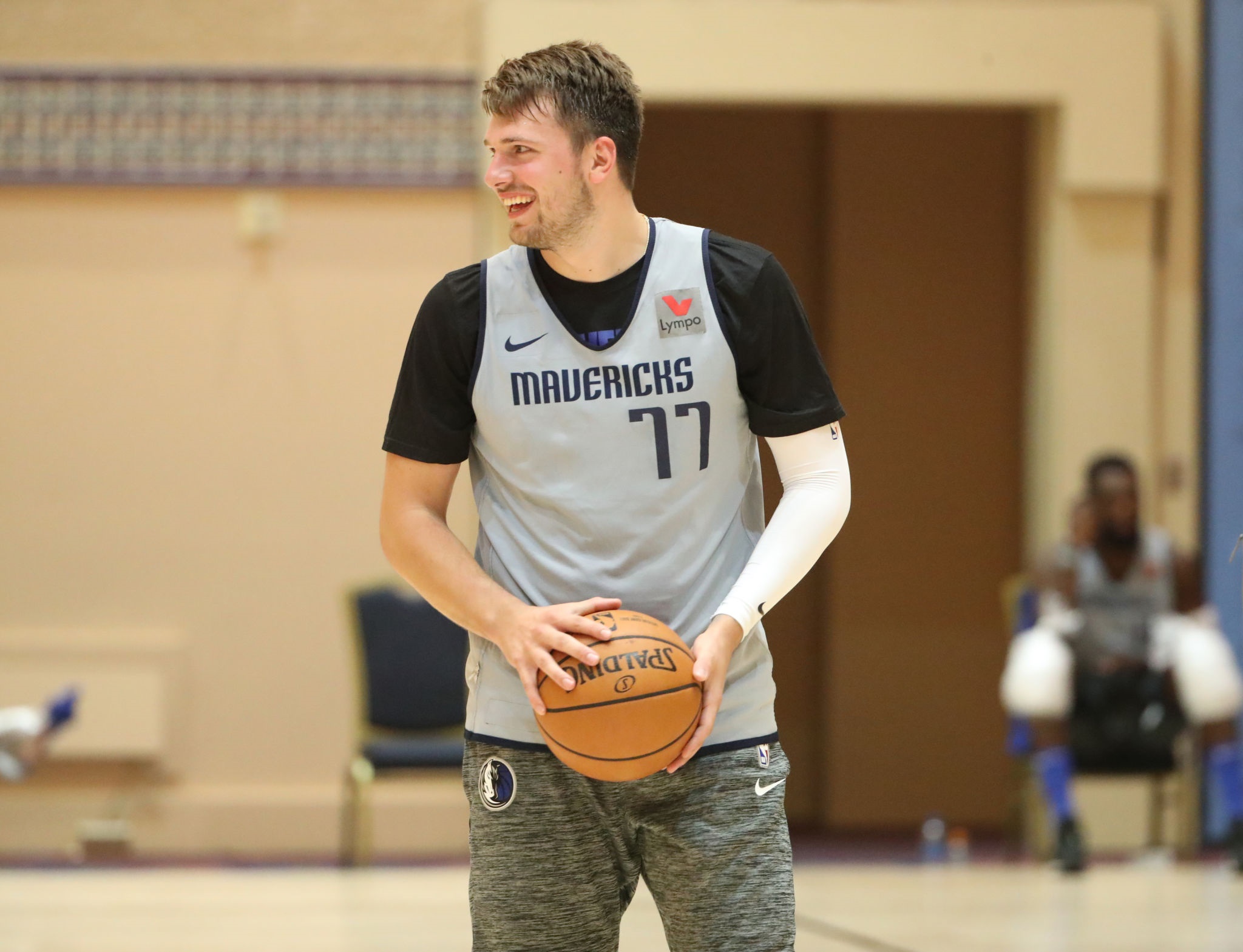 Luka Dončić of the Dallas Mavericks HD Wallpaper