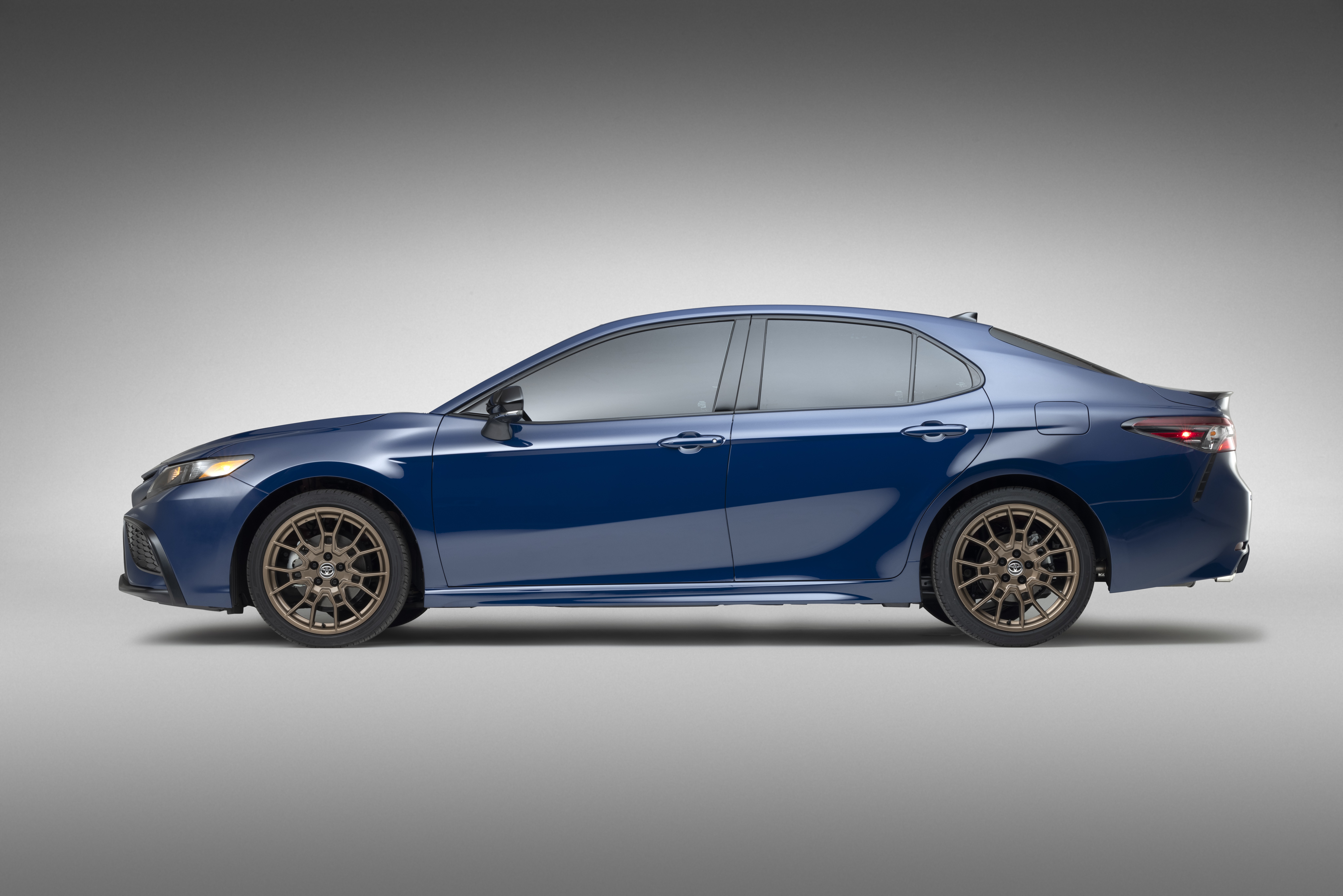 2023 Toyota Camry SE Nightshade sedan HD Wallpaper
