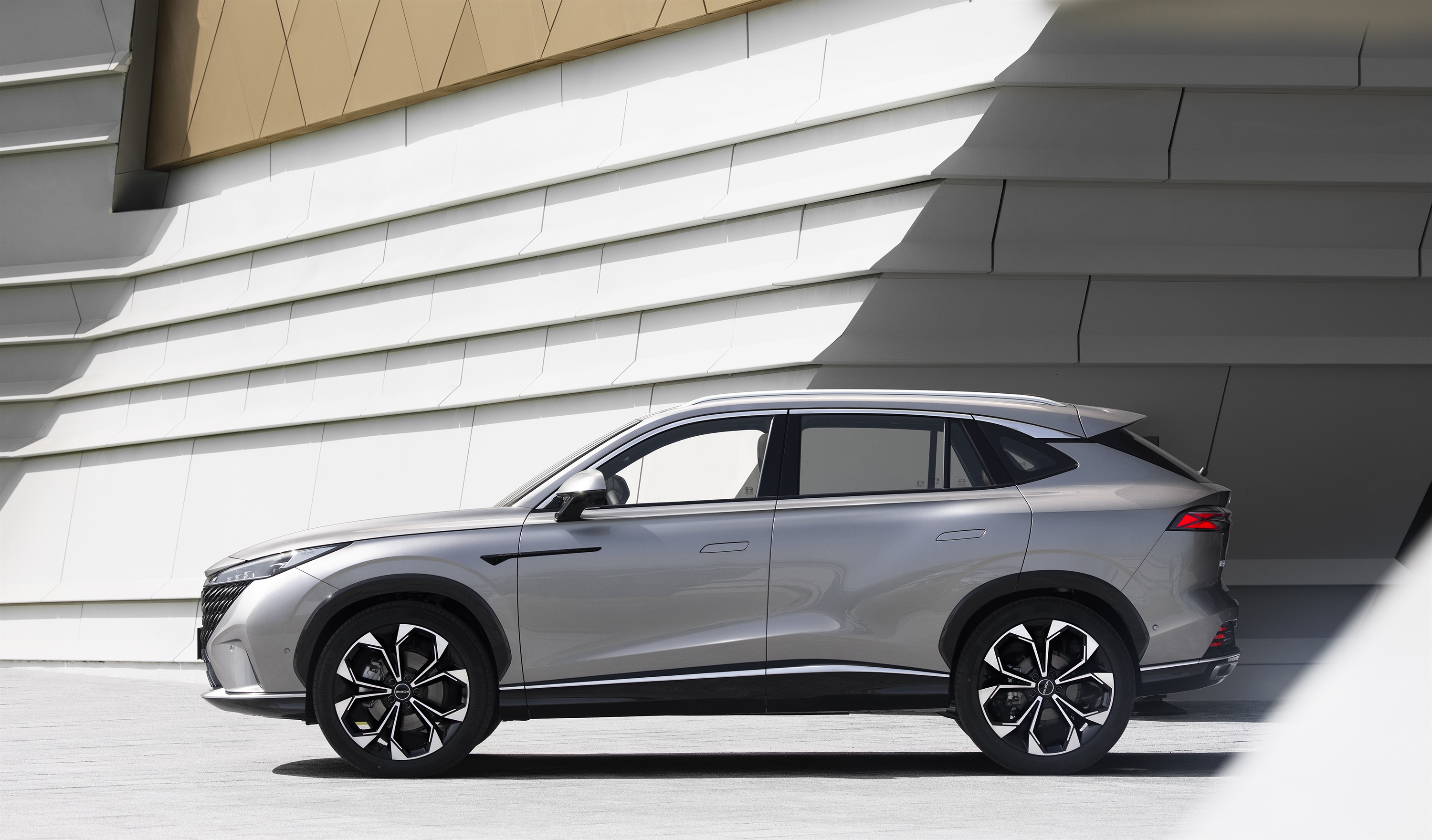 Roewe RX5 HD Wallpaper