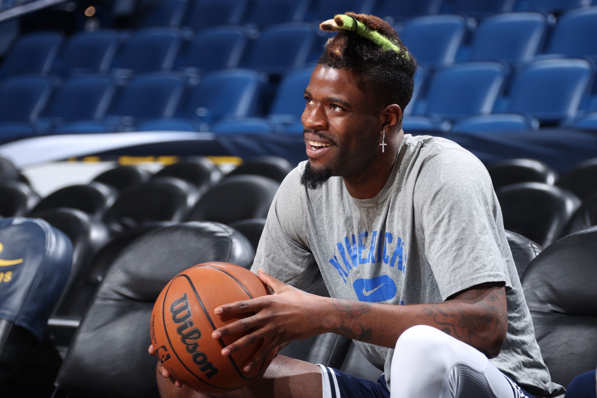 Reggie Bullock holding a basketball HD Wallpaper