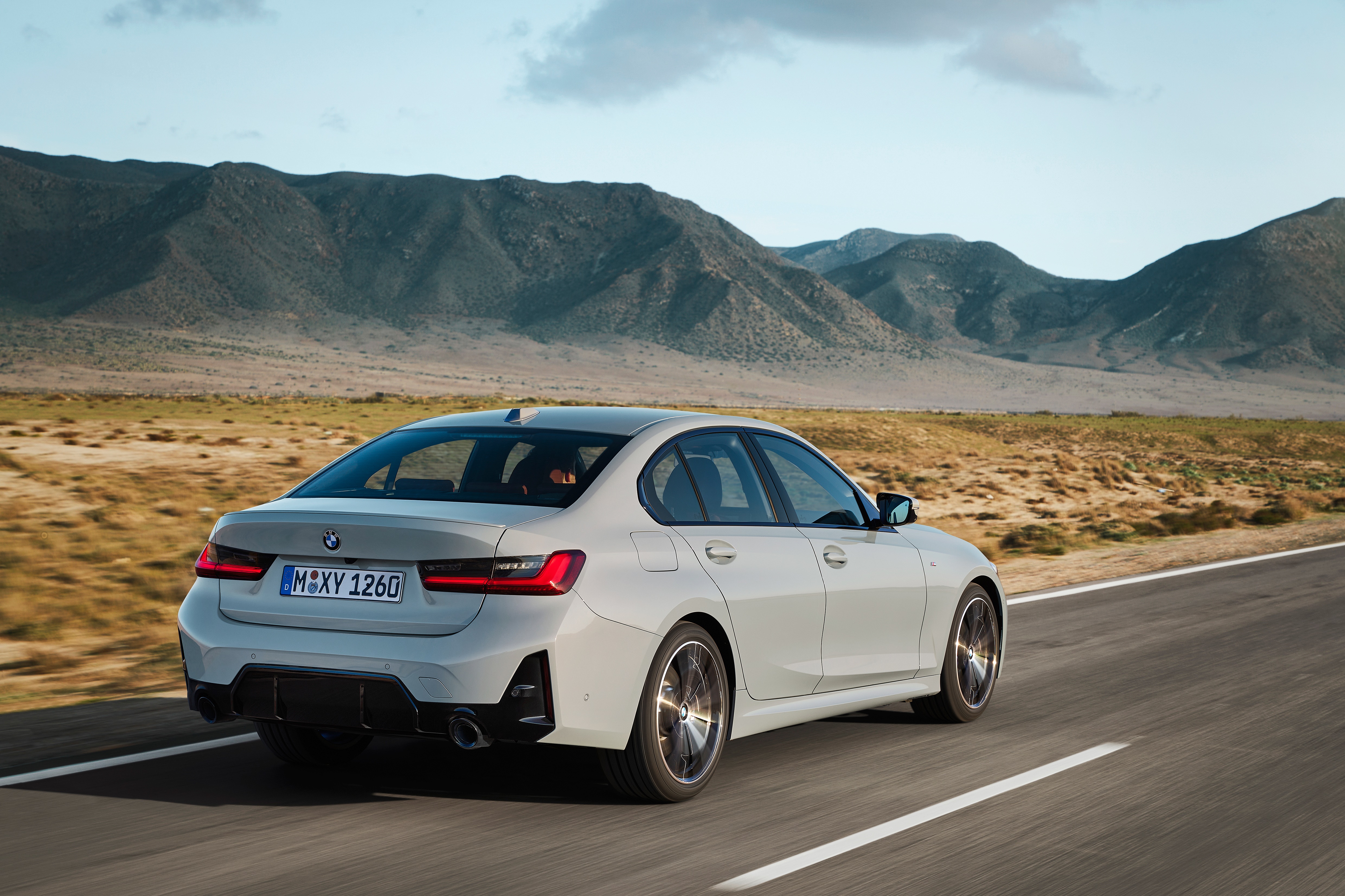 BMW 330i HD Wallpaper