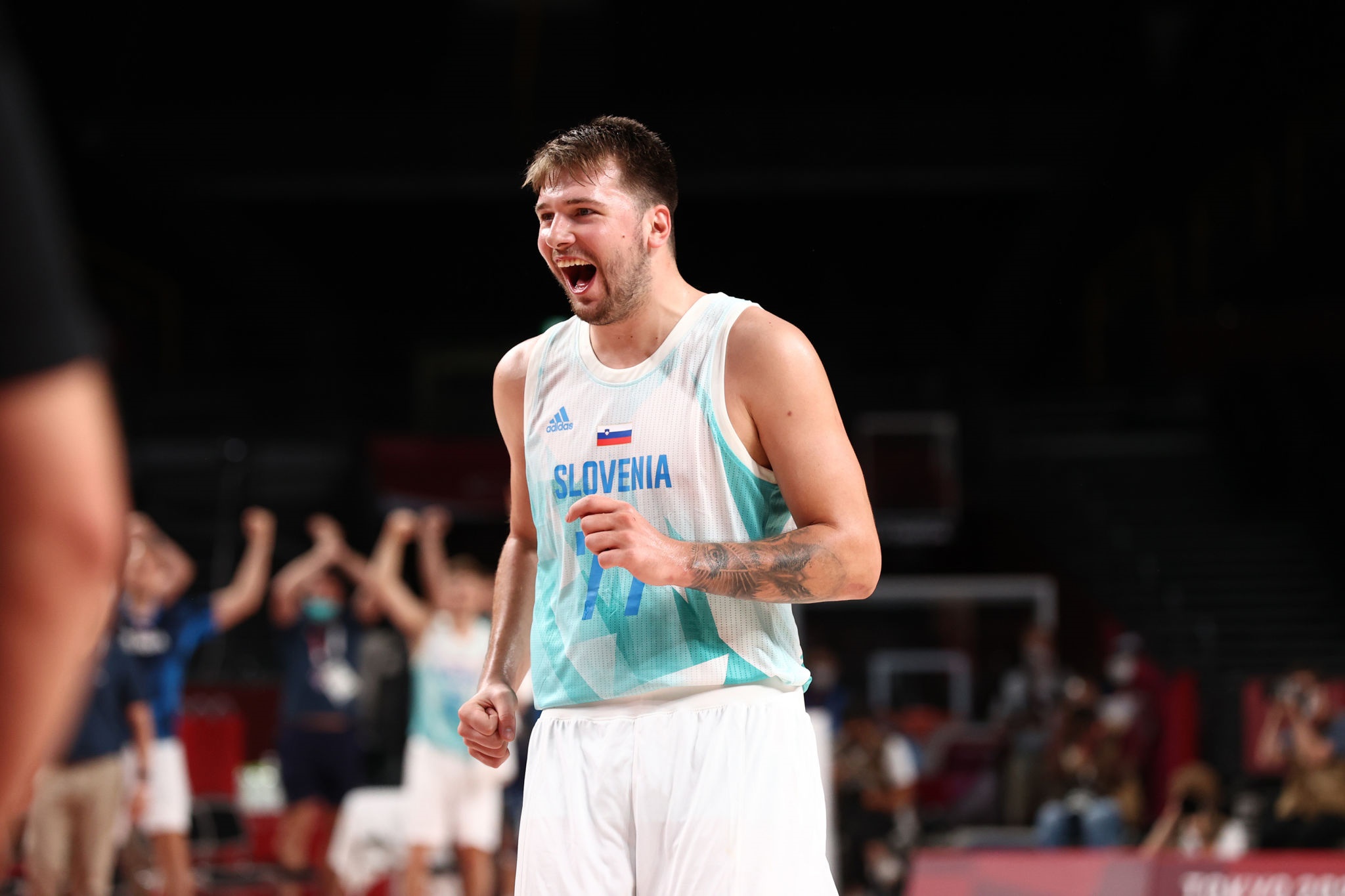 Luka Dončić playing basketball for Slovenia HD Wallpaper
