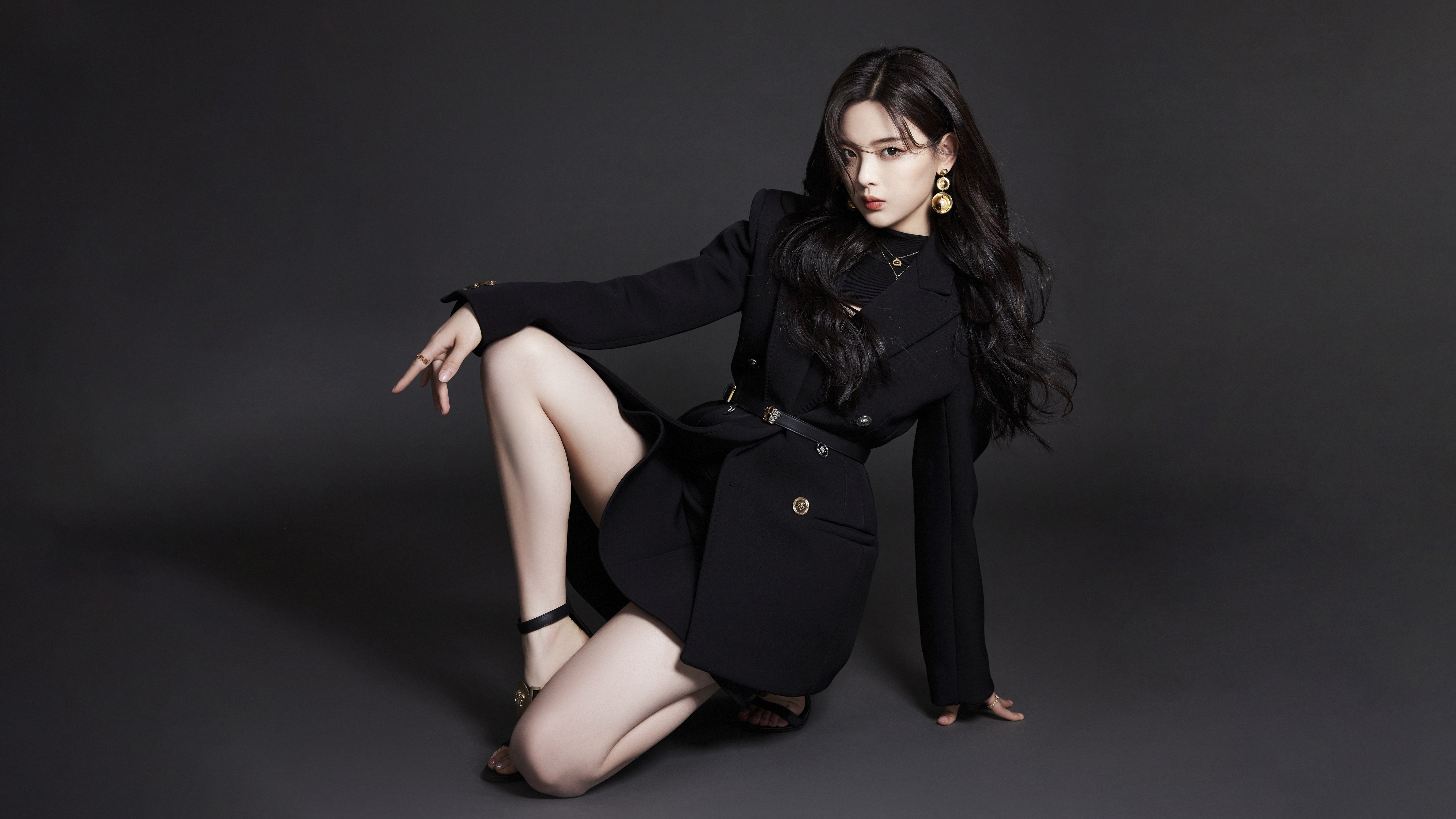 Yang Chaoyue in black outfit 4K HD Wallpaper