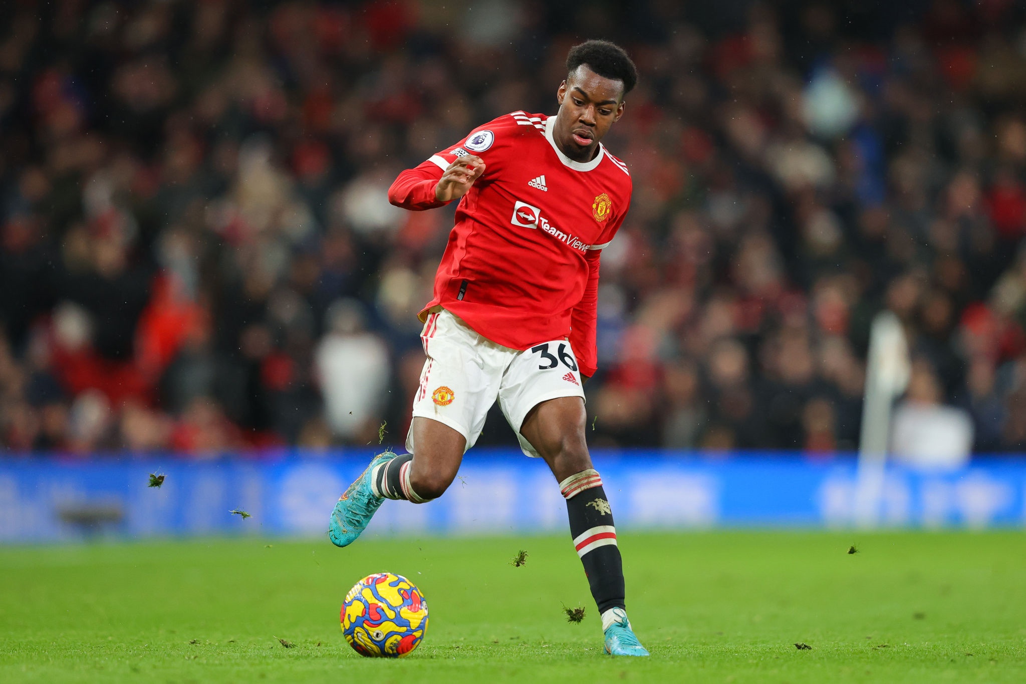 Anthony Elanga of Manchester United playing soccer HD Wallpaper