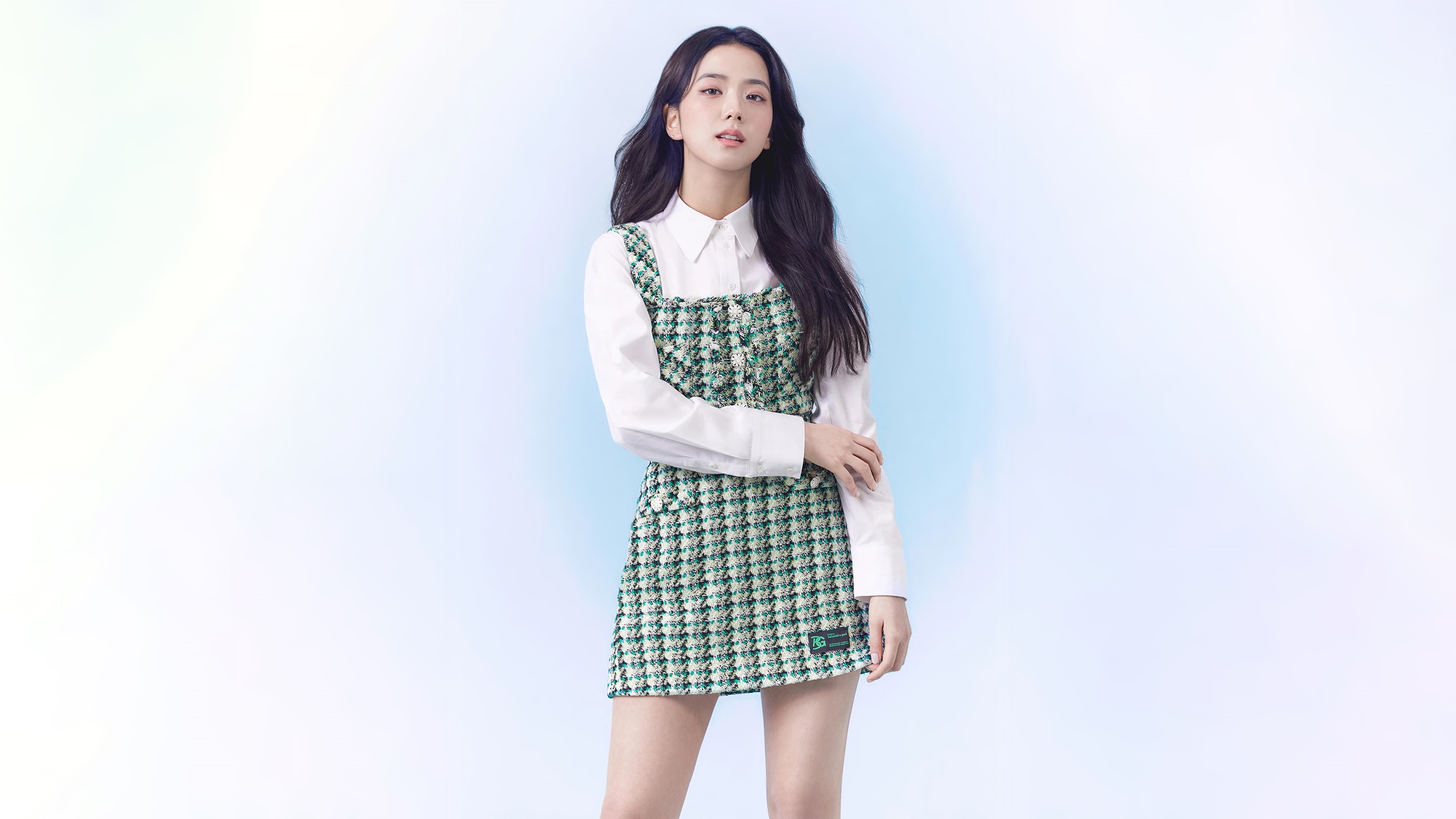 Kim Ji-soo in a green tweed dress and white shirt HD Wallpaper