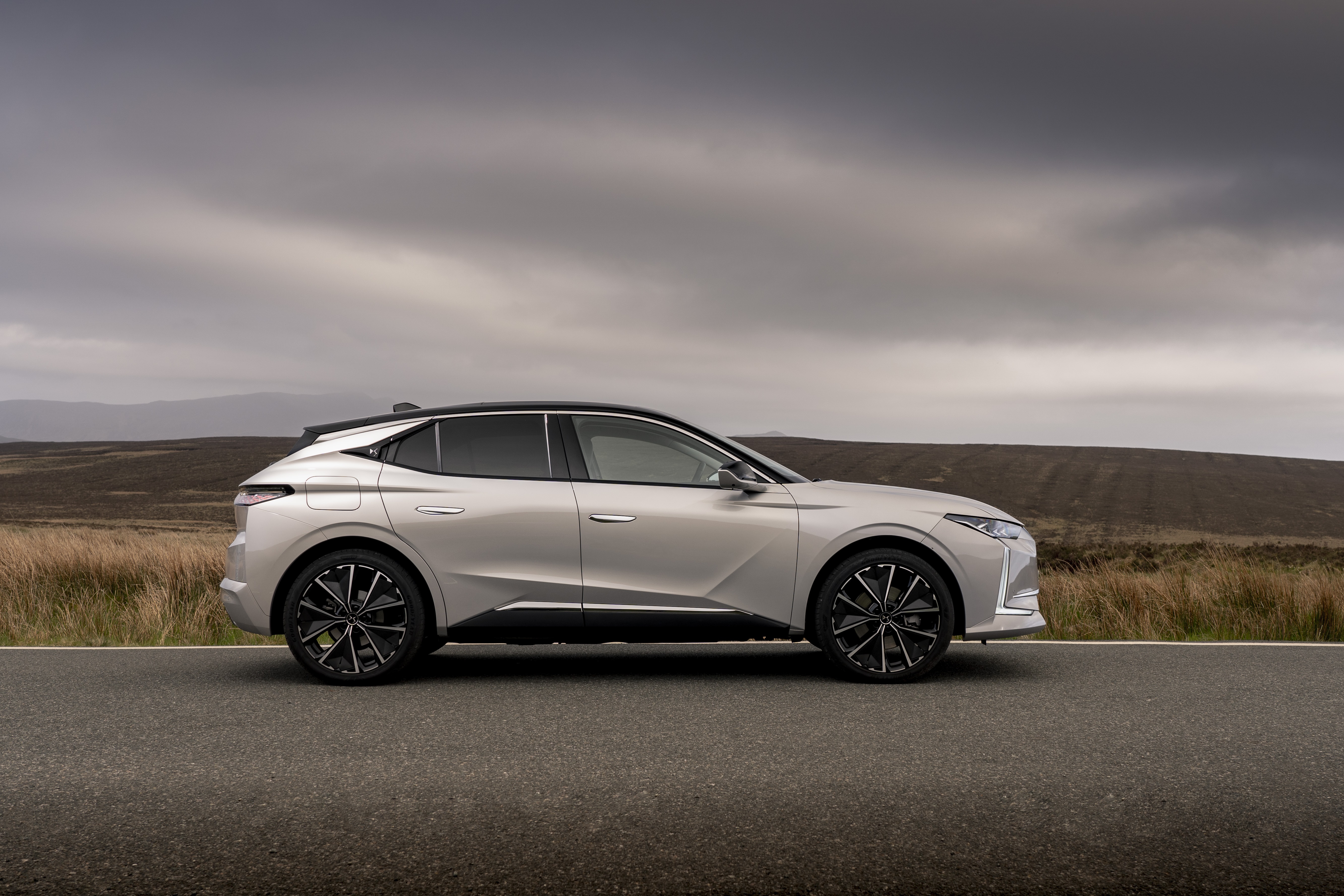 DS 4 E-Tense Rivoli car on a road HD Wallpaper
