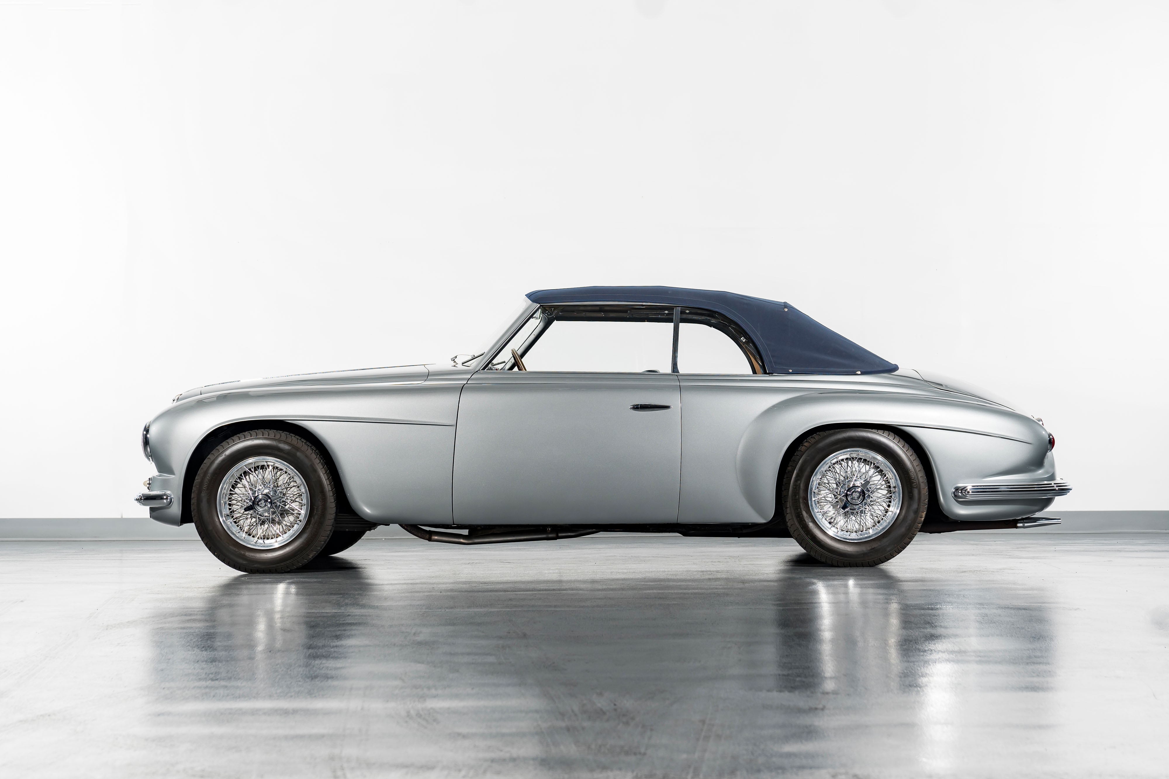 Silver Alfa Romeo 6C 2500 GT Cabriolet "Villa dEste" HD Wallpaper