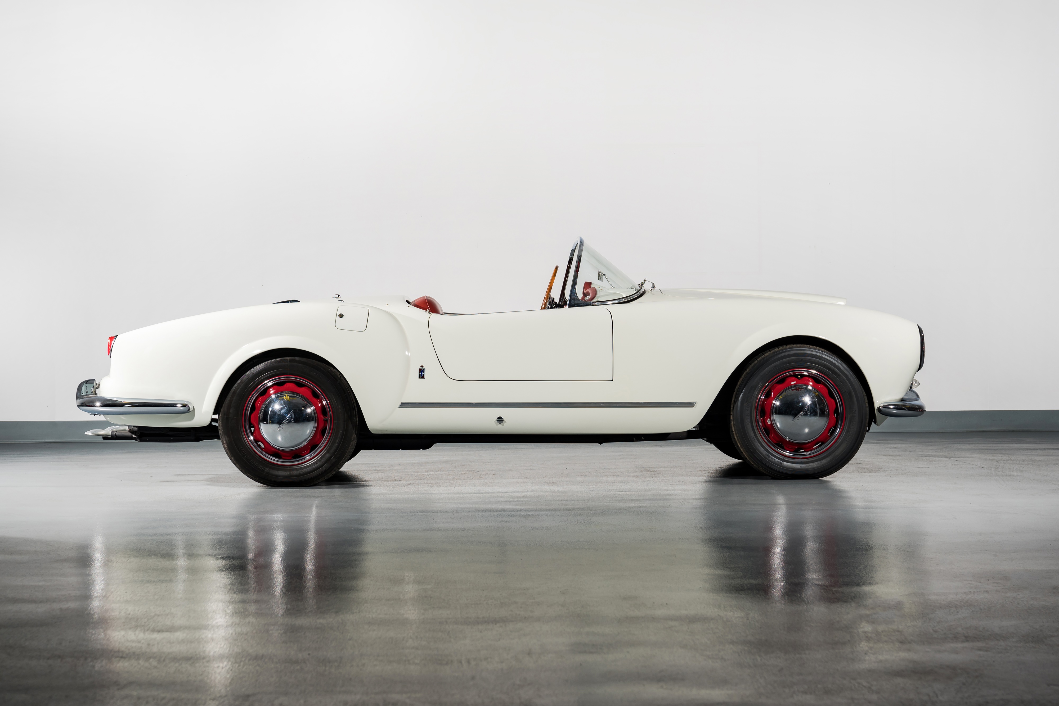 White Lancia Aurelia B24S Spider convertible HD Wallpaper