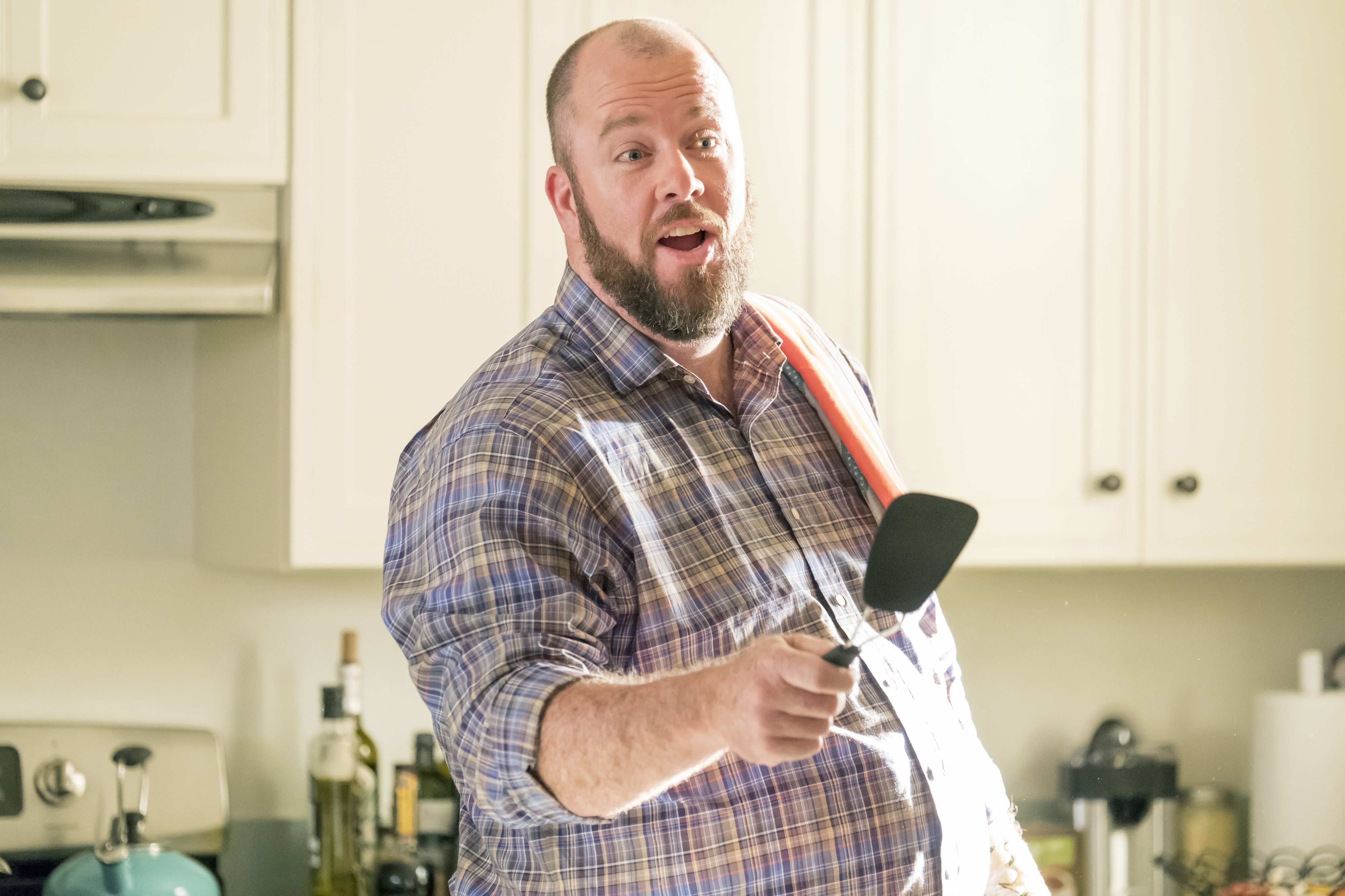 Man from This Is Us holding a spatula HD Wallpaper