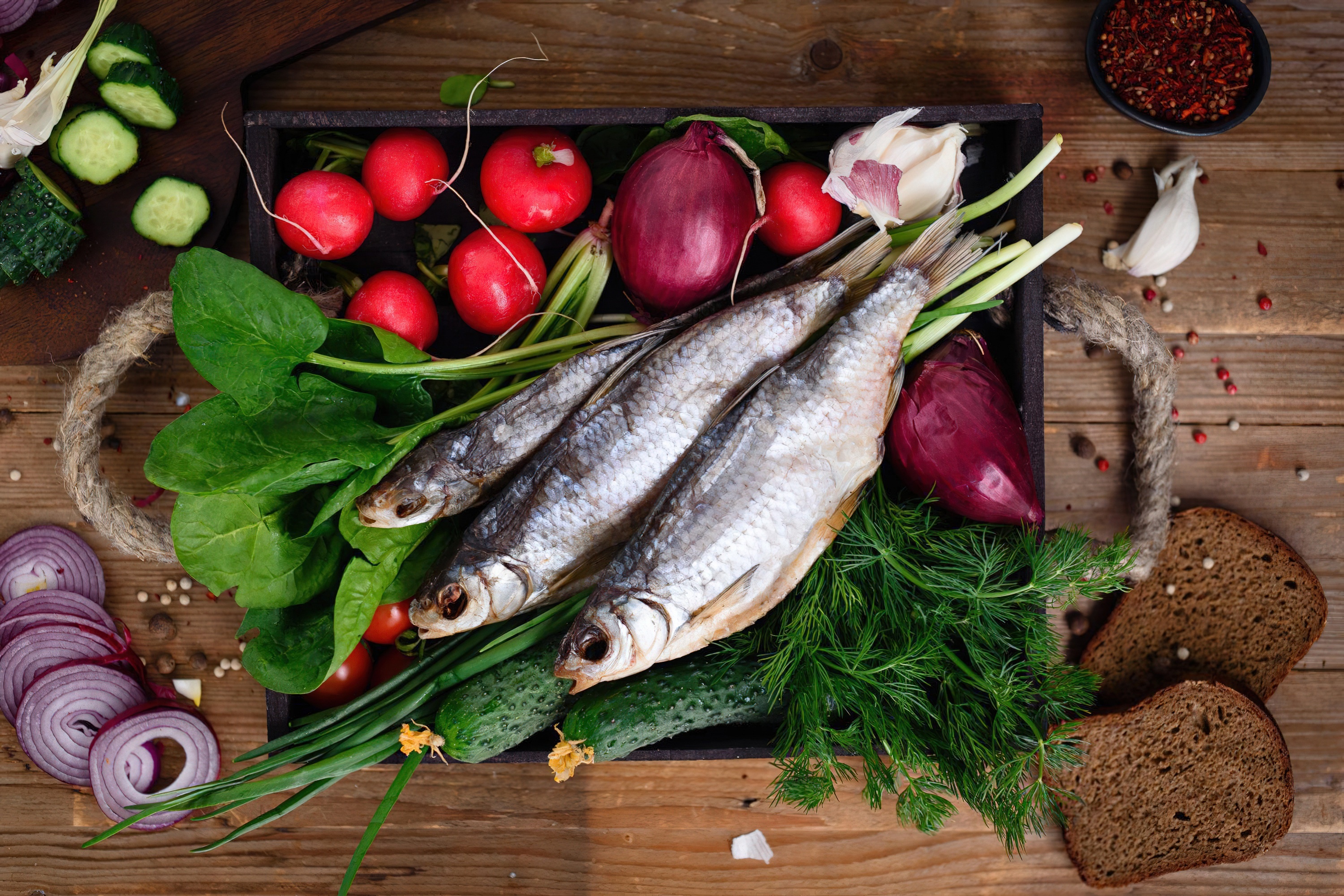 Dried fish with vegetables and bread HD Wallpaper