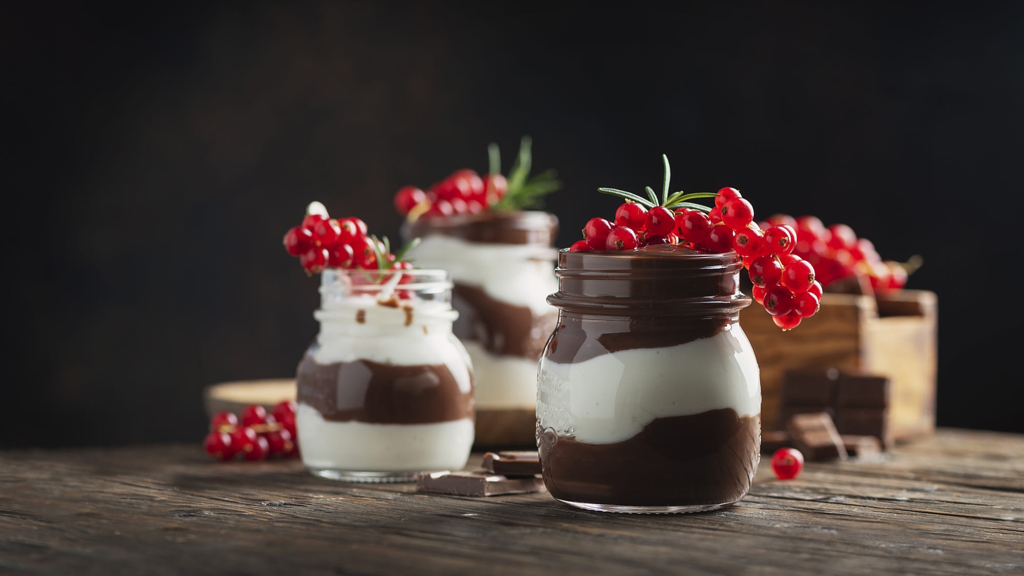 Chocolate and cream desserts with red currants HD Wallpaper