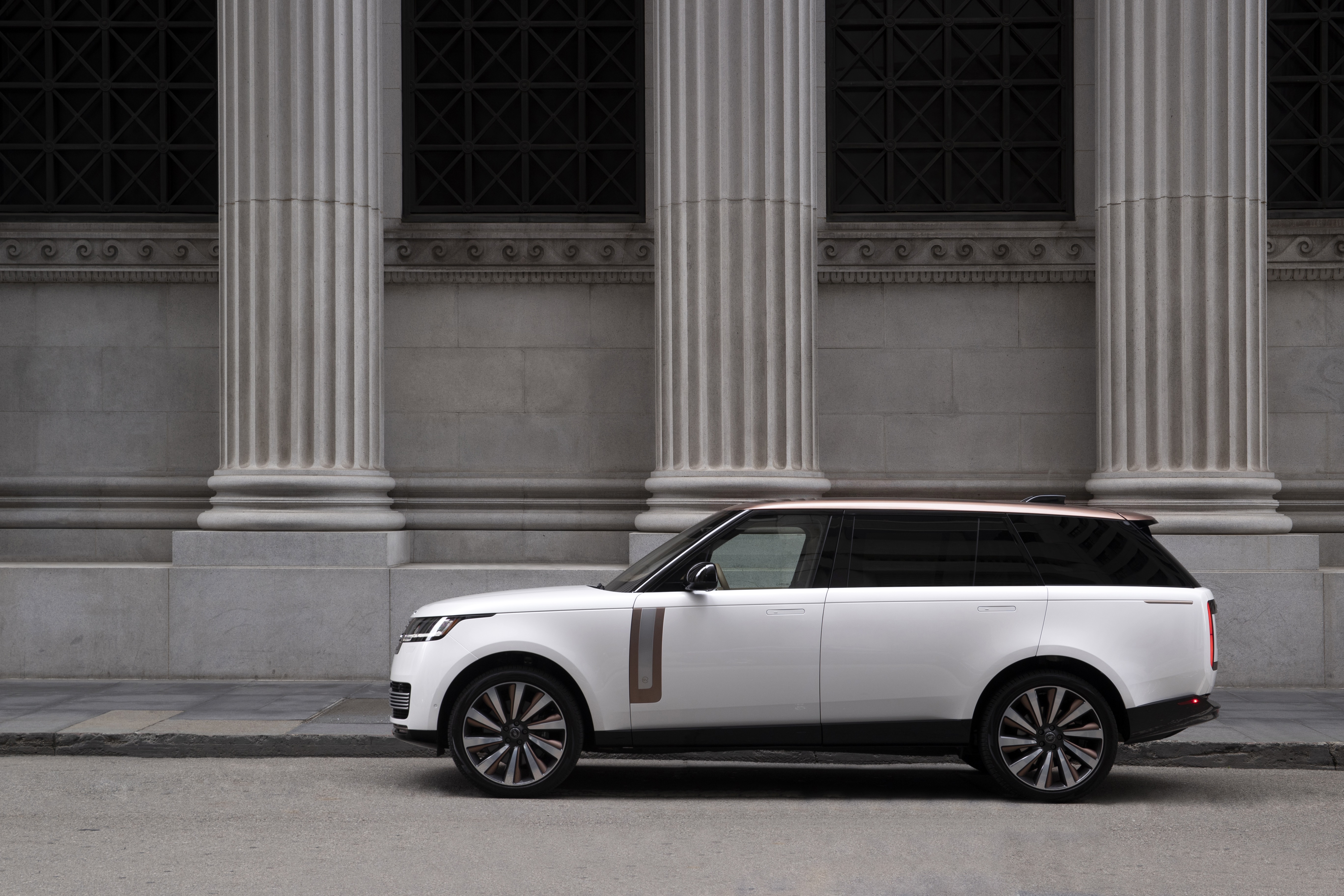 2023 Range Rover SV Serenity P530 LWB HD Wallpaper