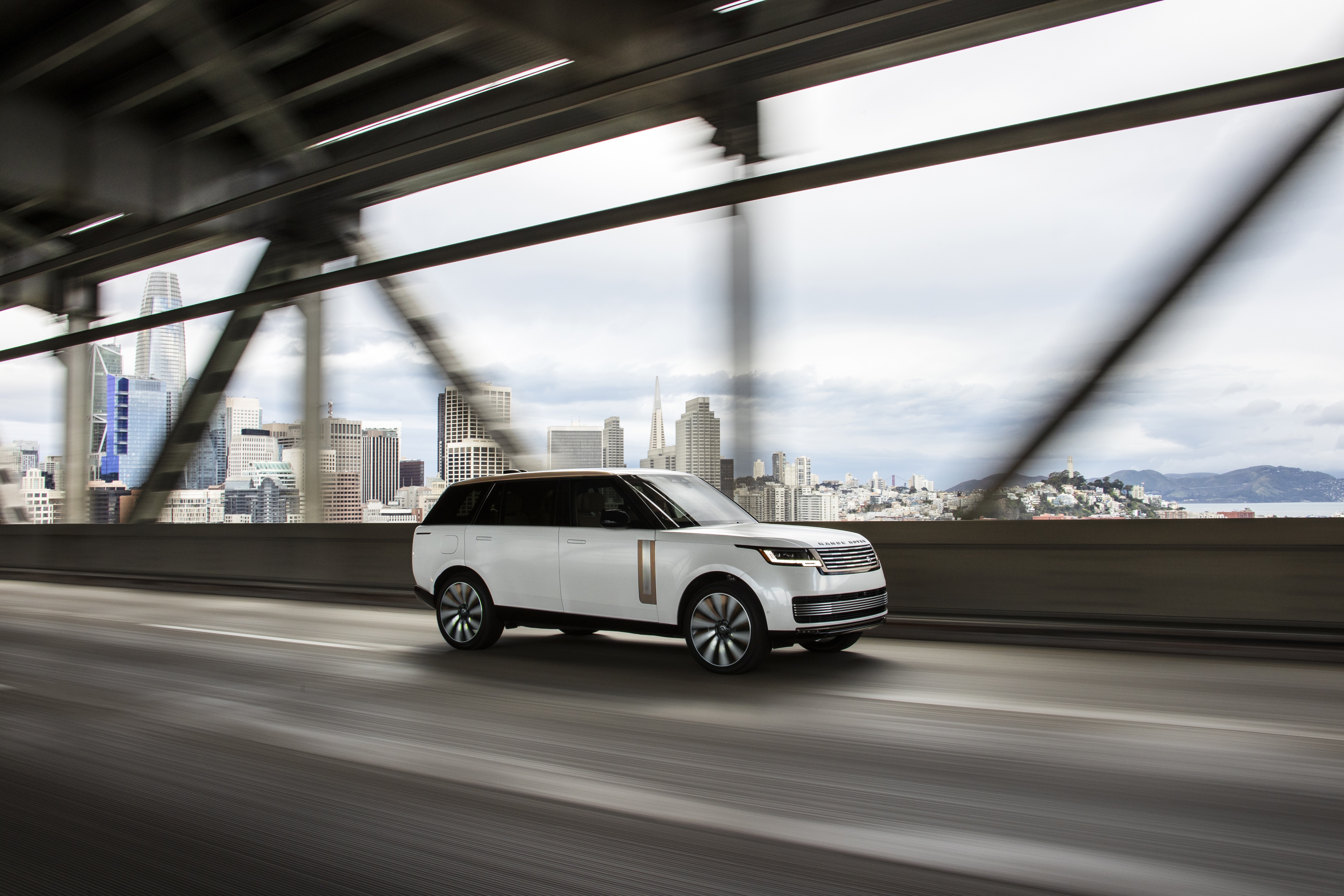 2023 Range Rover SV Serenity P530 LWB on a bridge HD Wallpaper