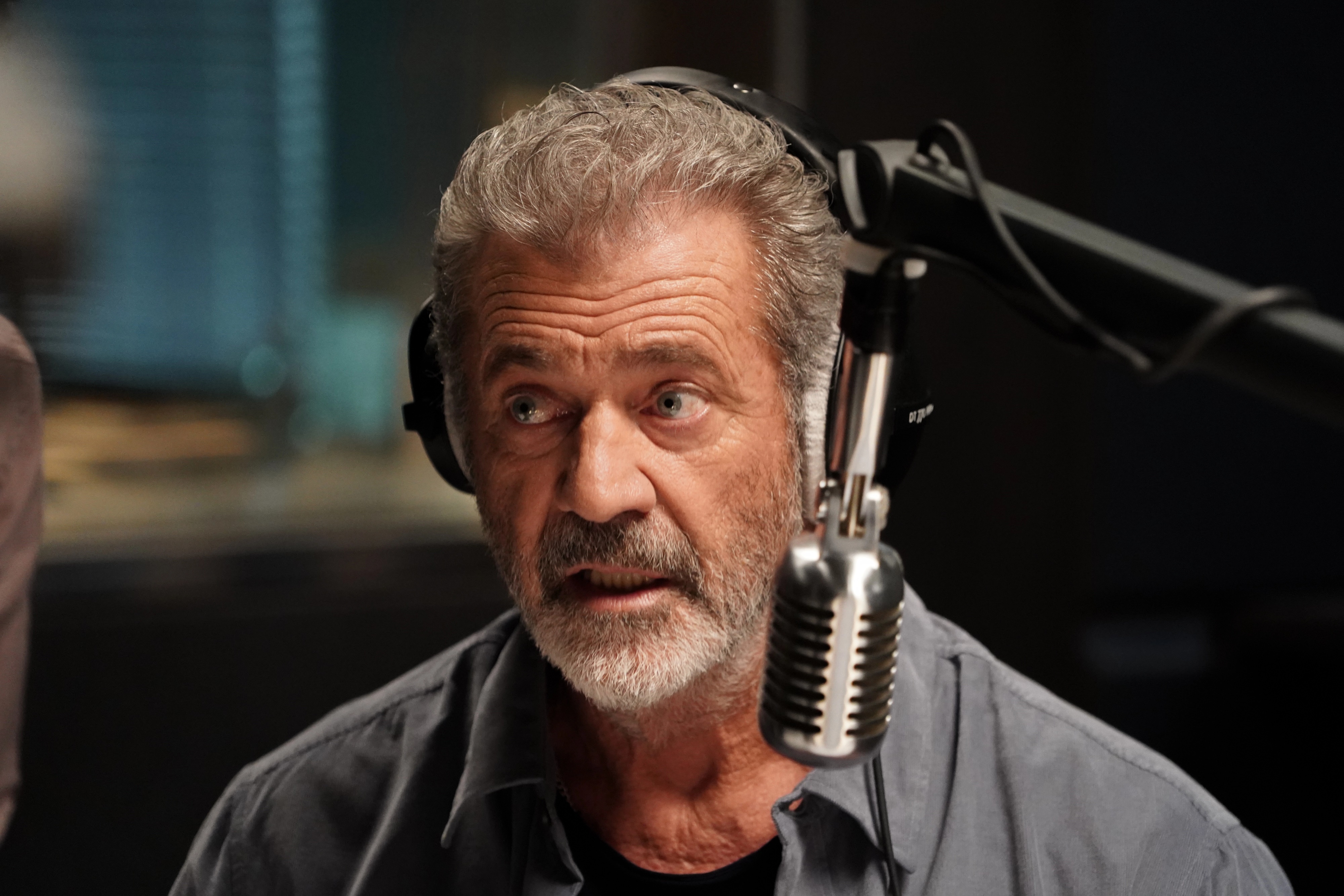 Mel Gibson in On The Line 4K HD Wallpaper