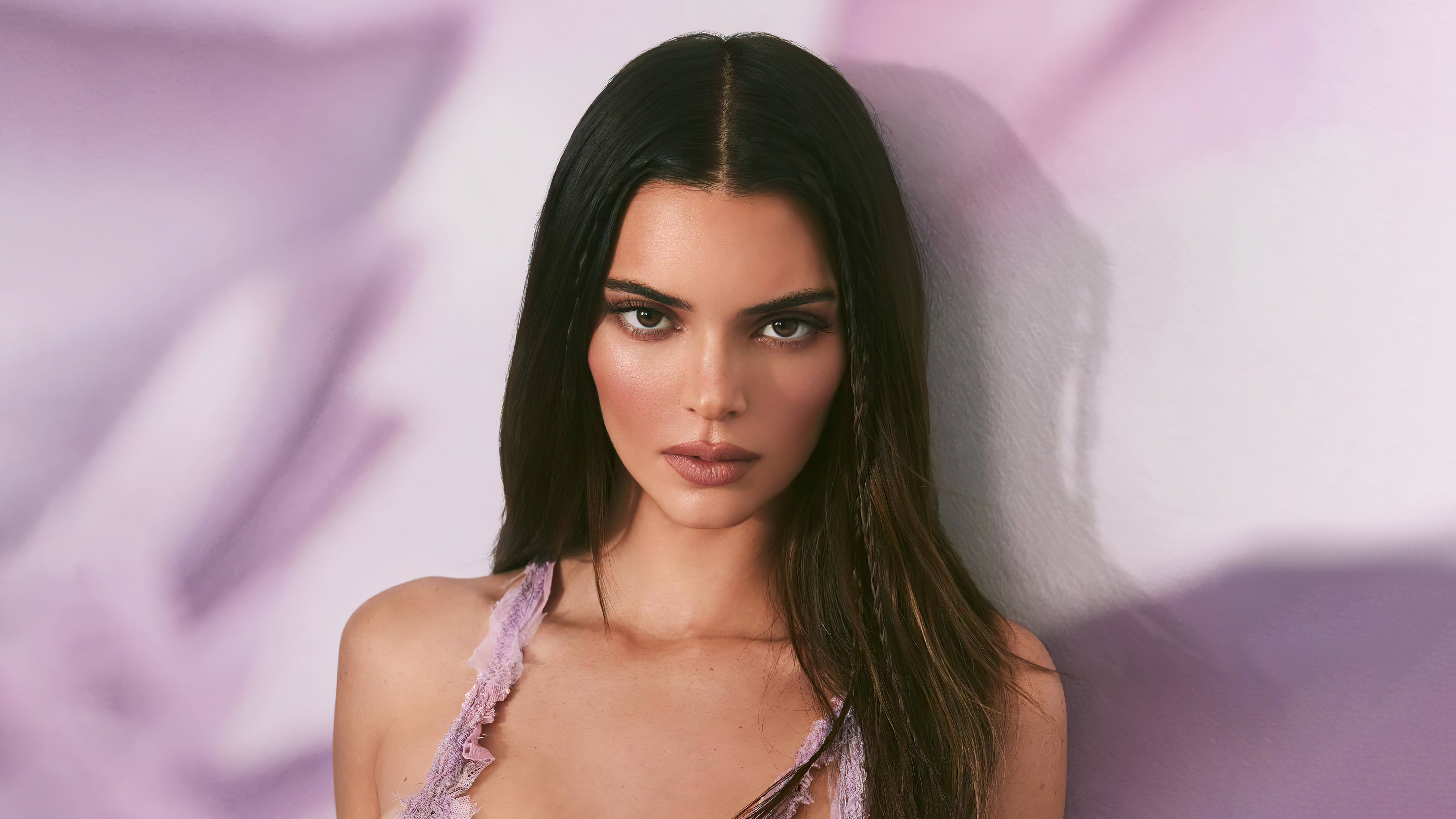 Kendall Jenner in a lilac bralette HD Wallpaper