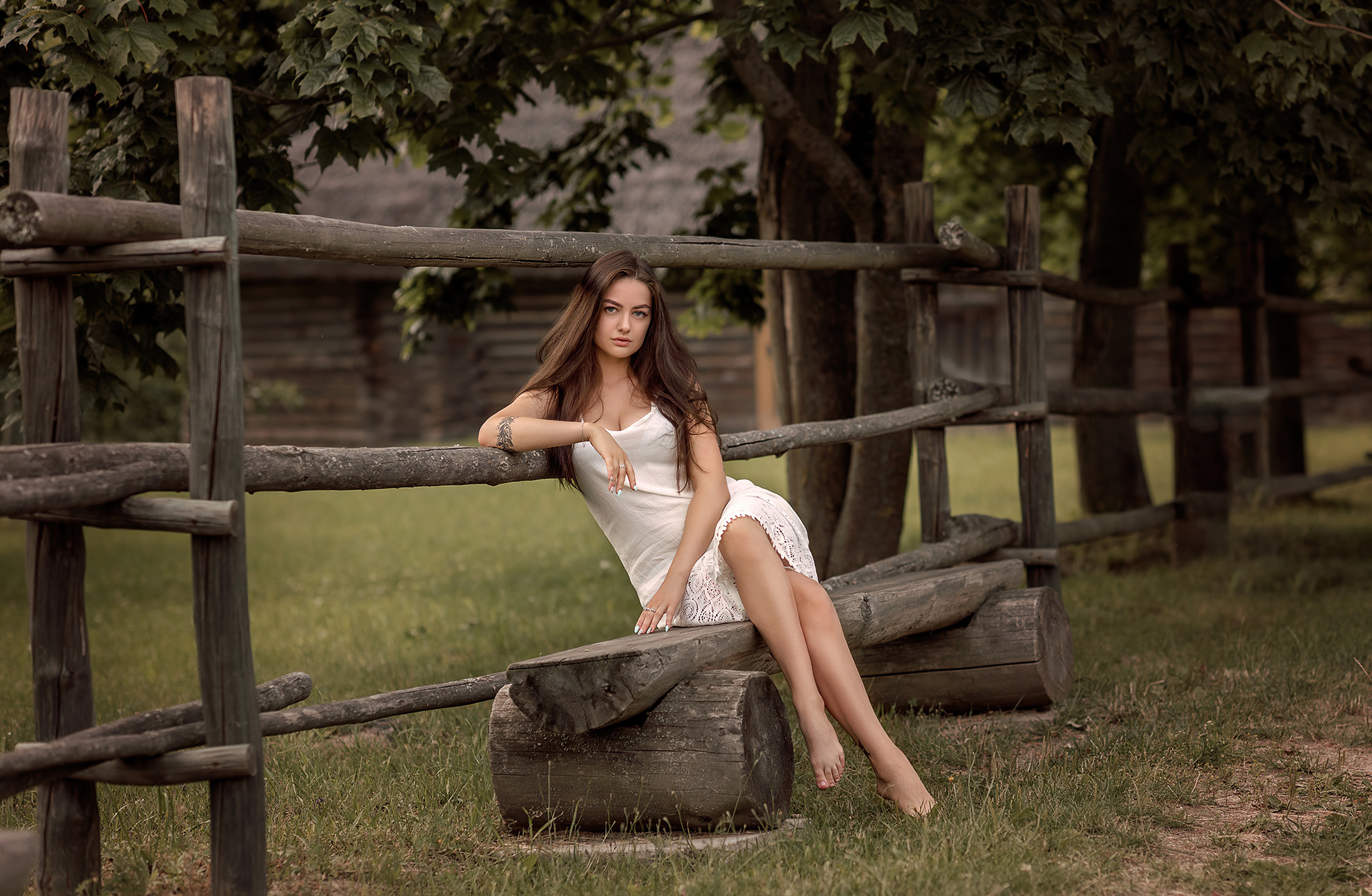 Woman in white dress sitting on a wooden fence HD Wallpaper