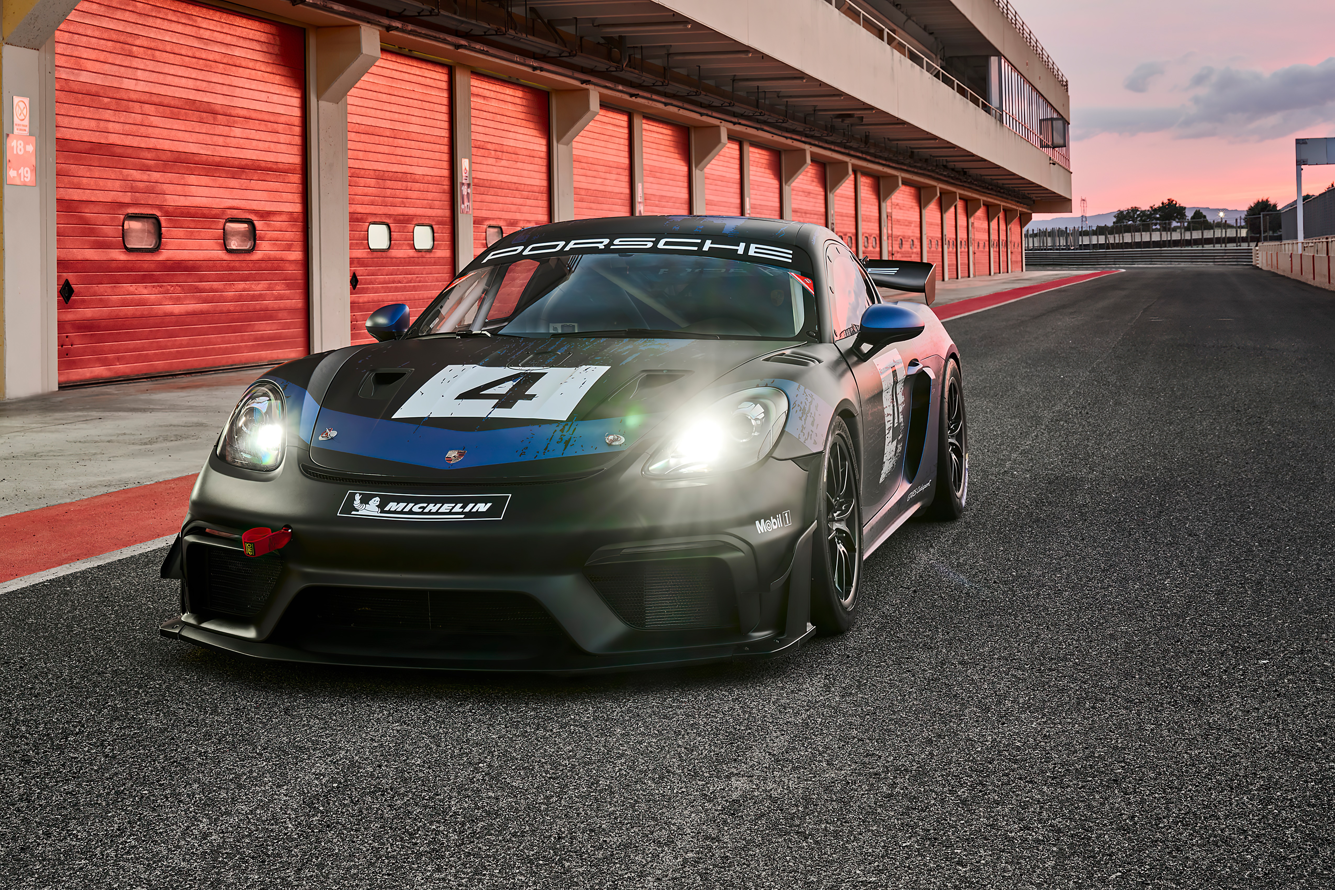 Porsche 718 Cayman GT4 RS Clubsport race car HD Wallpaper