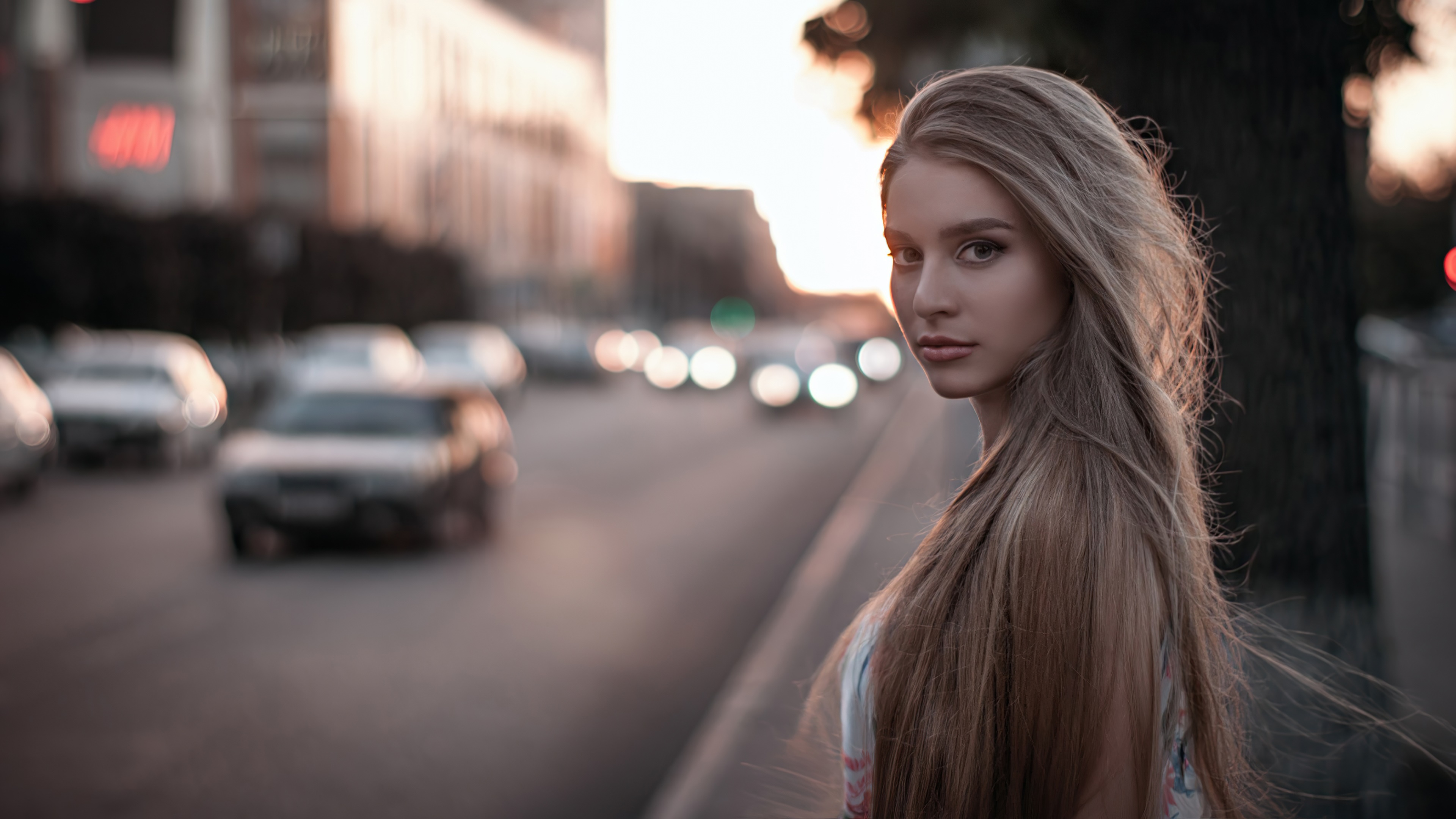 Blonde girl on a city street with cars HD Wallpaper