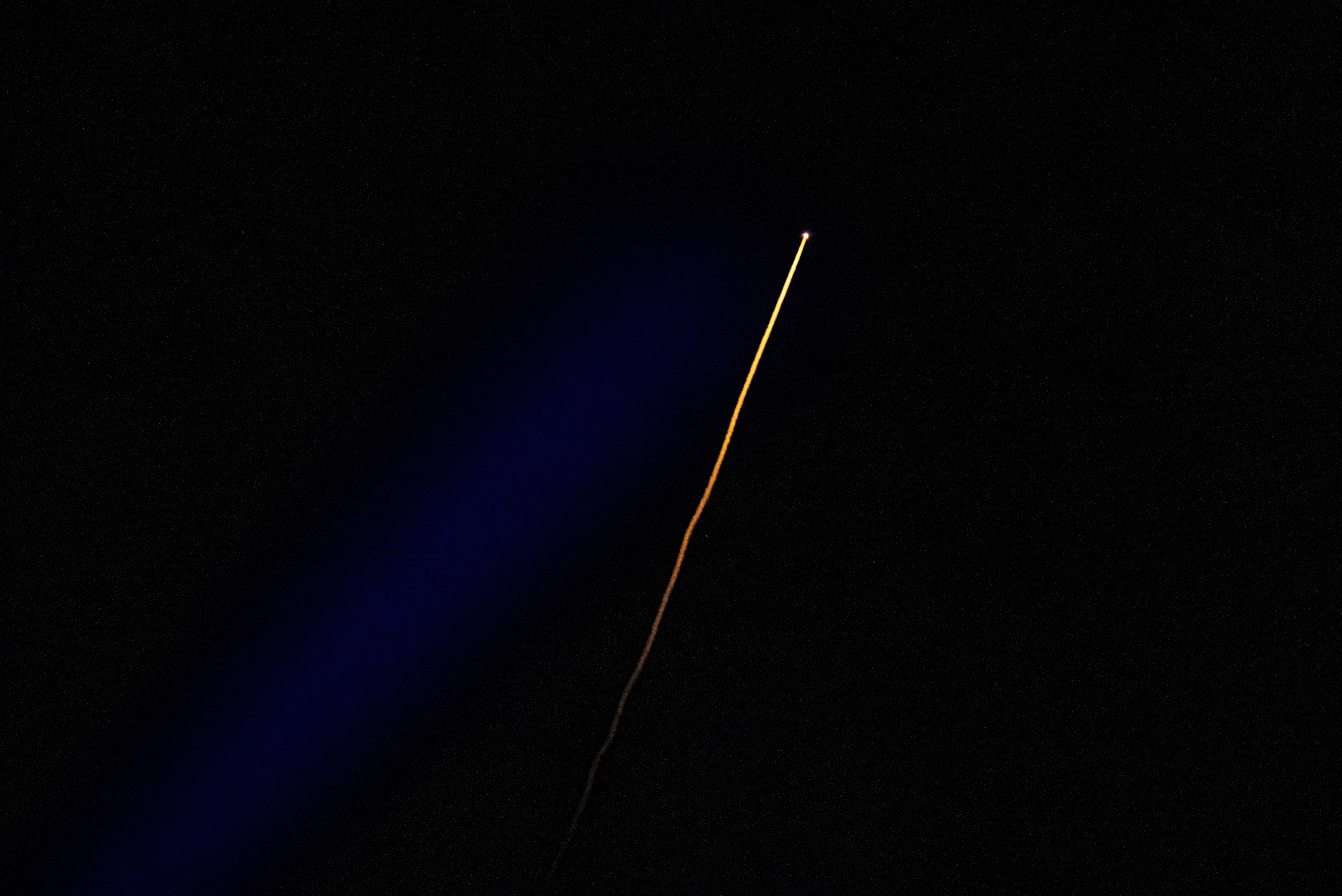 Rocket launch trail in dark sky HD Wallpaper