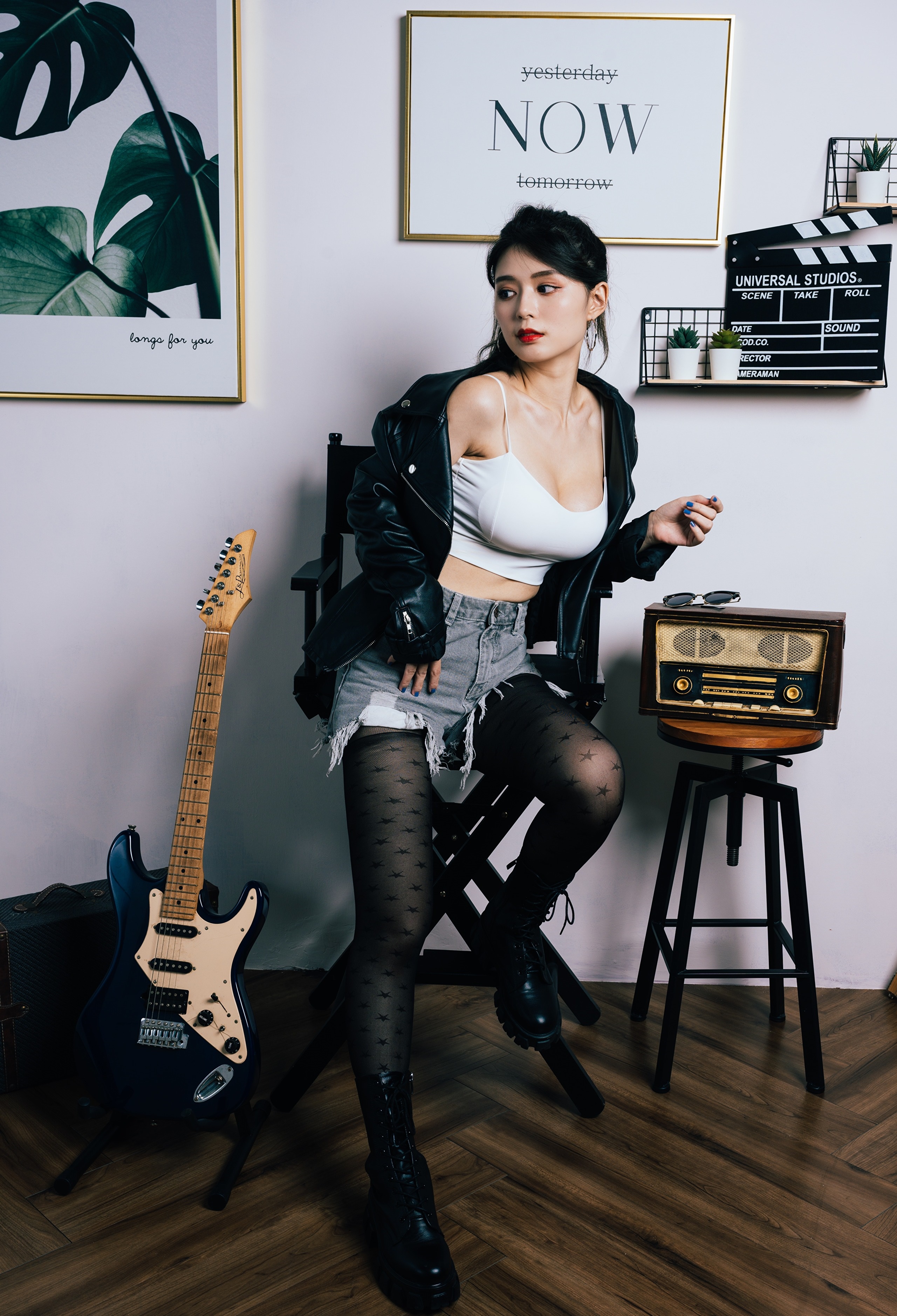 Woman in leather jacket and shorts with guitar HD Phone Wallpaper