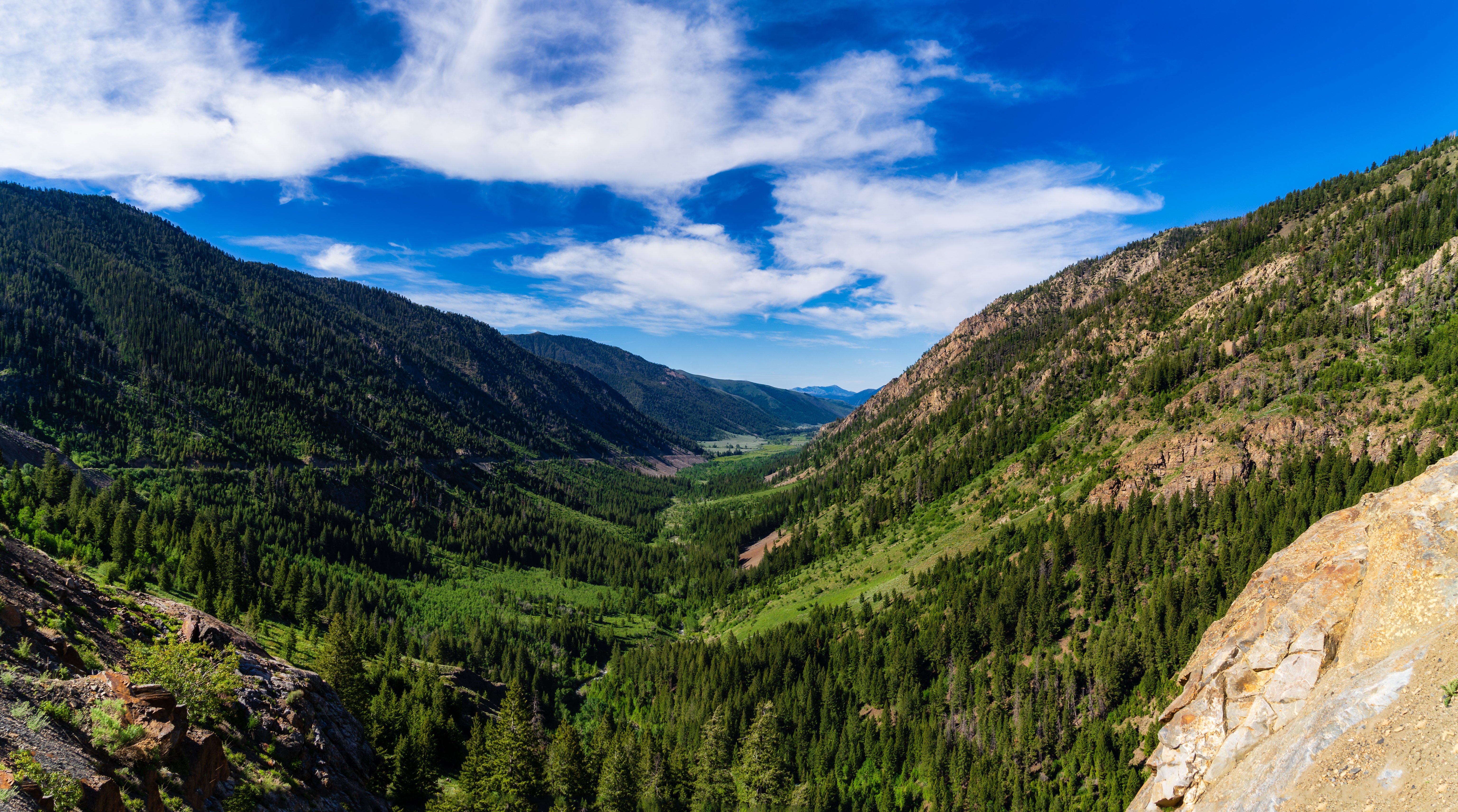 Valley in Sawtooth Range, Idaho, USA HD Wallpaper