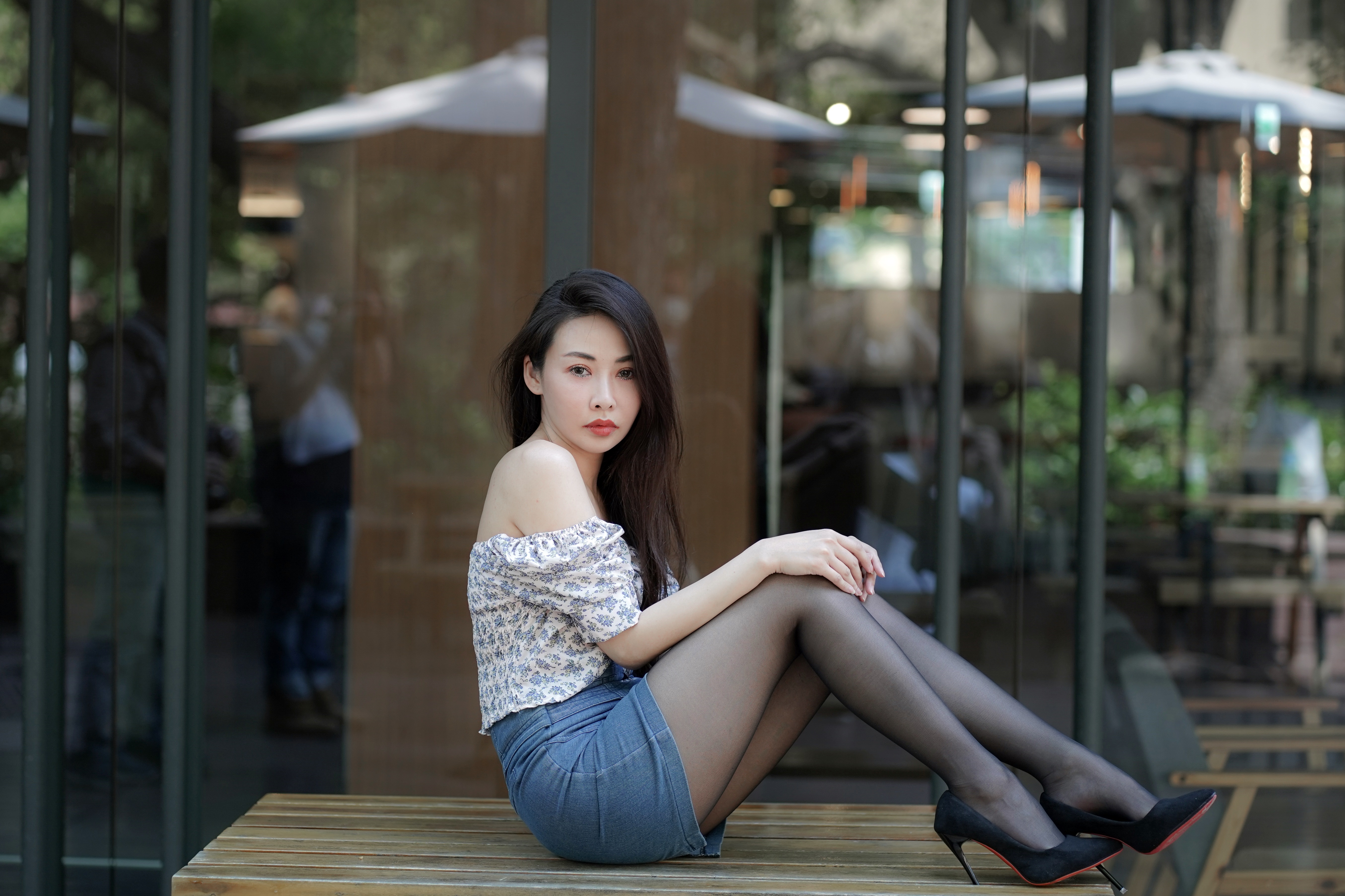 Asian woman sitting on a bench, wearing a skirt and pantyhose HD Wallpaper