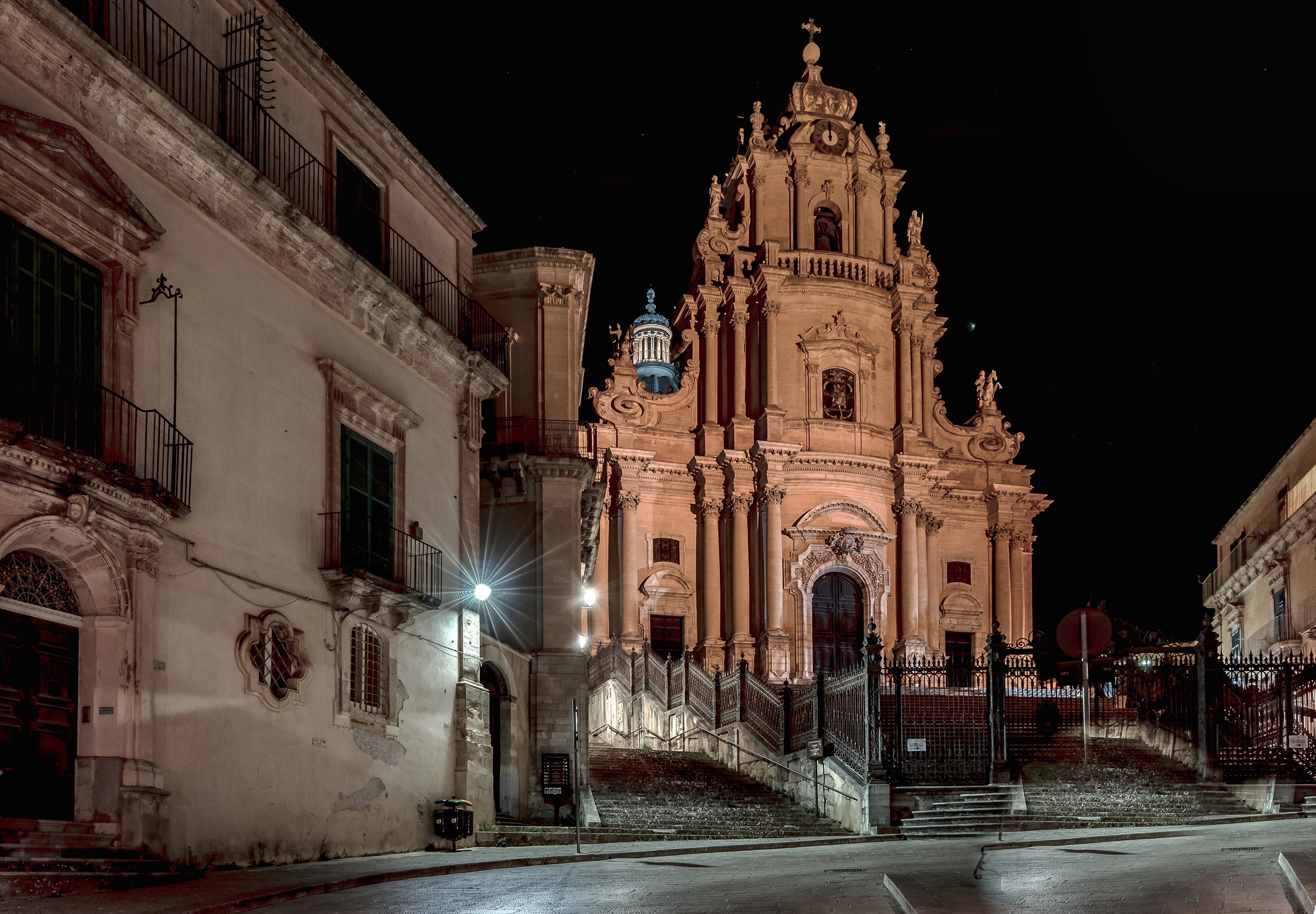 Ragusa Cathedral at Night in Sicily, Italy HD Wallpaper