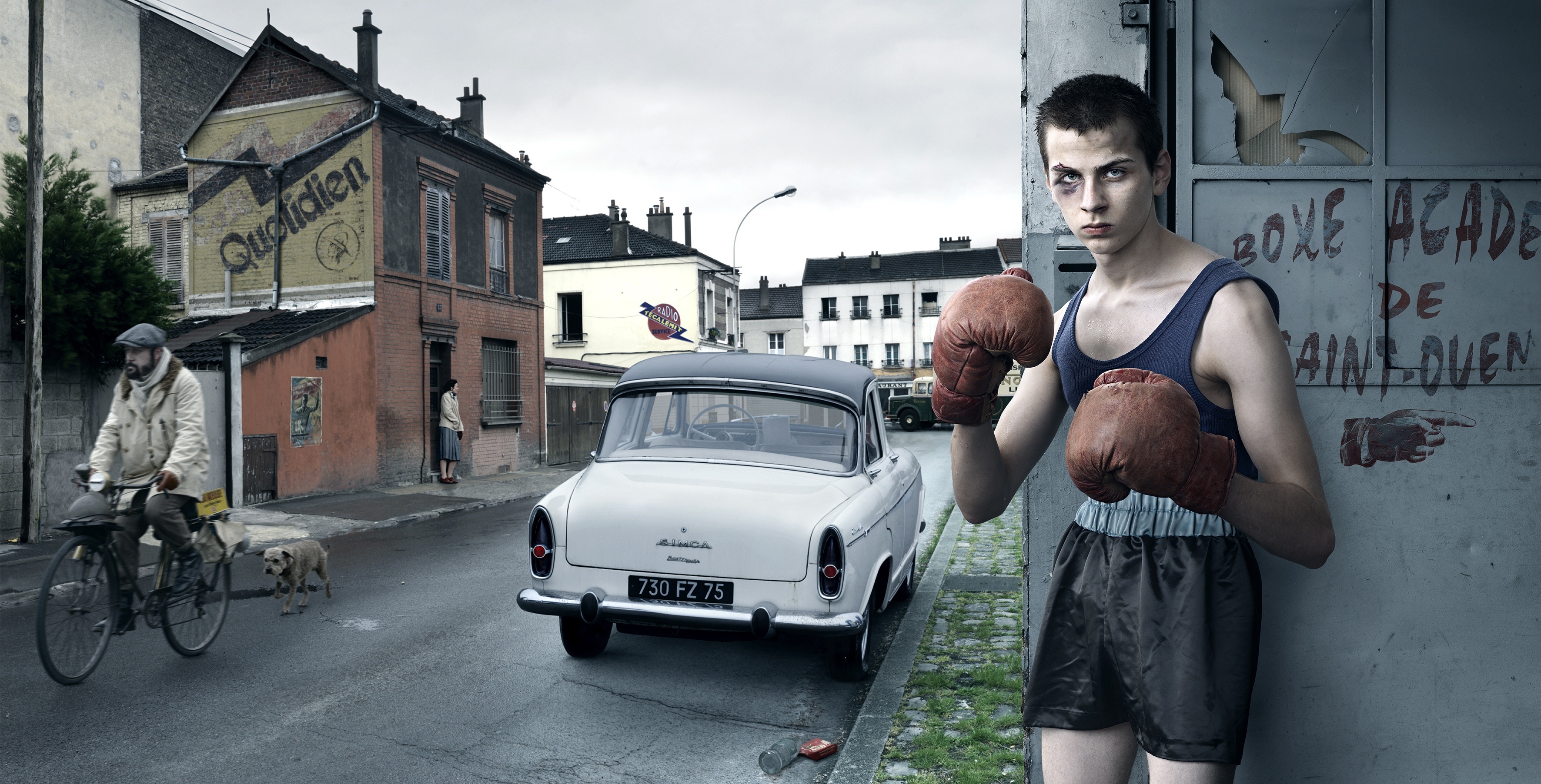 Boxer in Saint-Ouen with a cyclist and vintage car HD Wallpaper