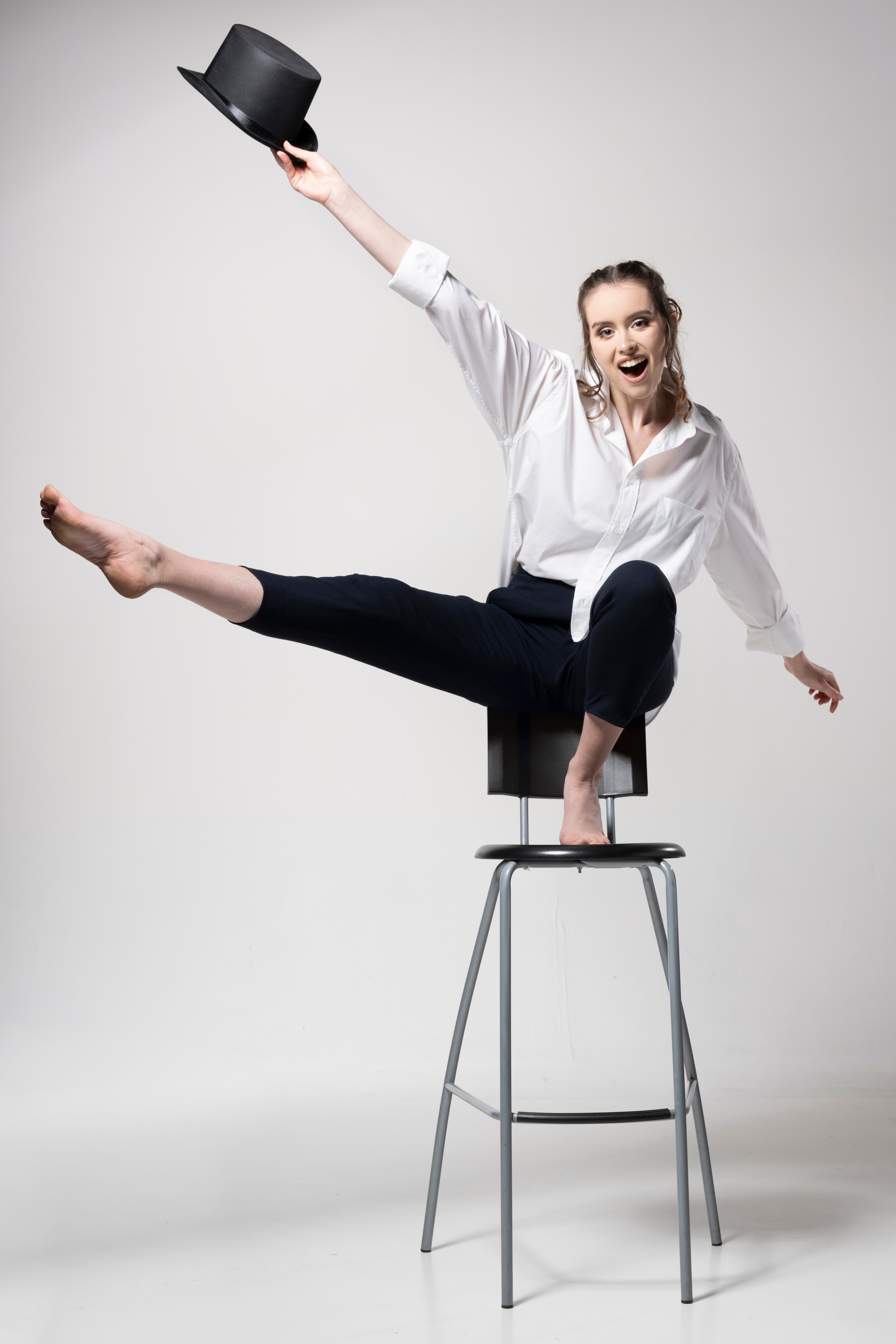 Woman in white shirt and hat posing on a stool HD Phone Wallpaper