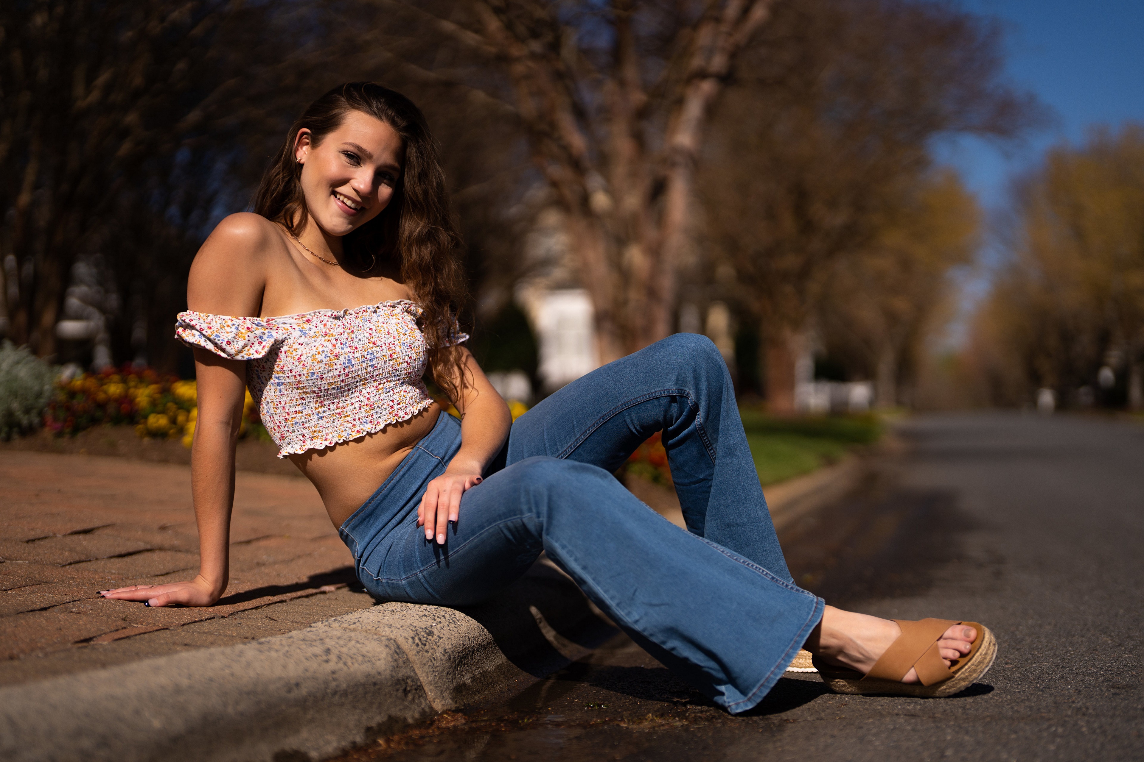 4K Elizabeth Sitting Pose Jeans Blouse HD Wallpaper
