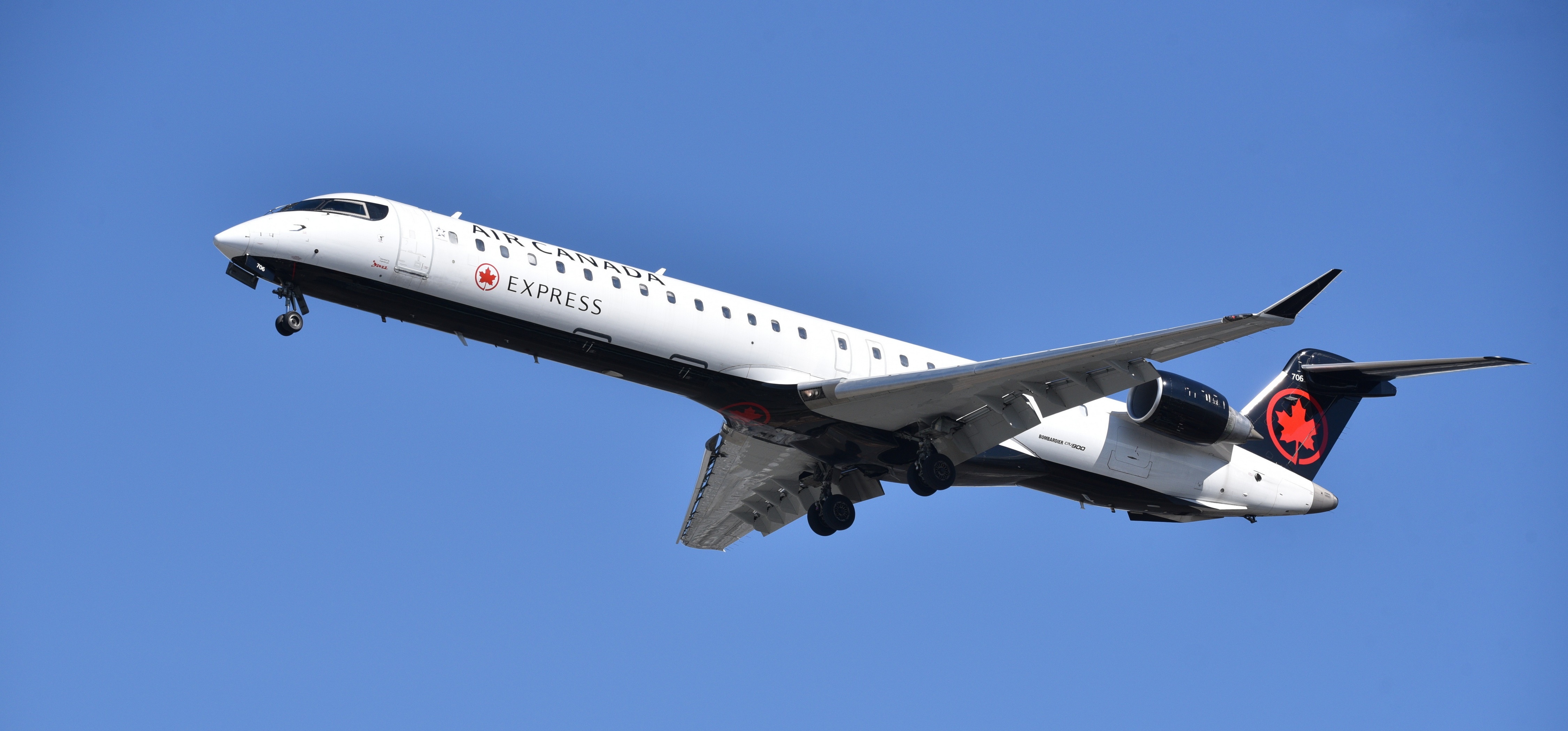 Air Canada Express Bombardier CRJ900 taking off HD Wallpaper