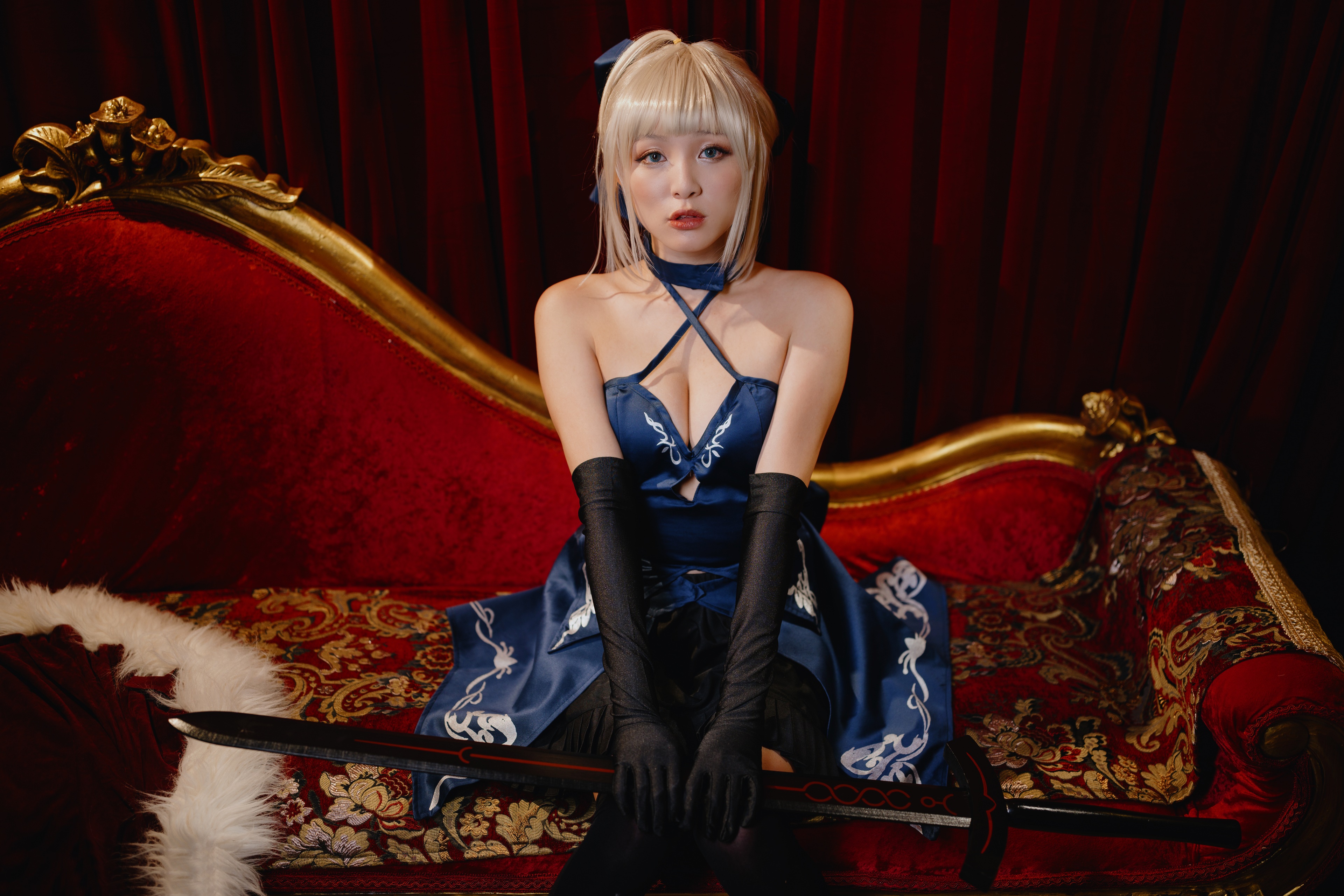 Blonde girl in blue dress with sword cosplay HD Wallpaper