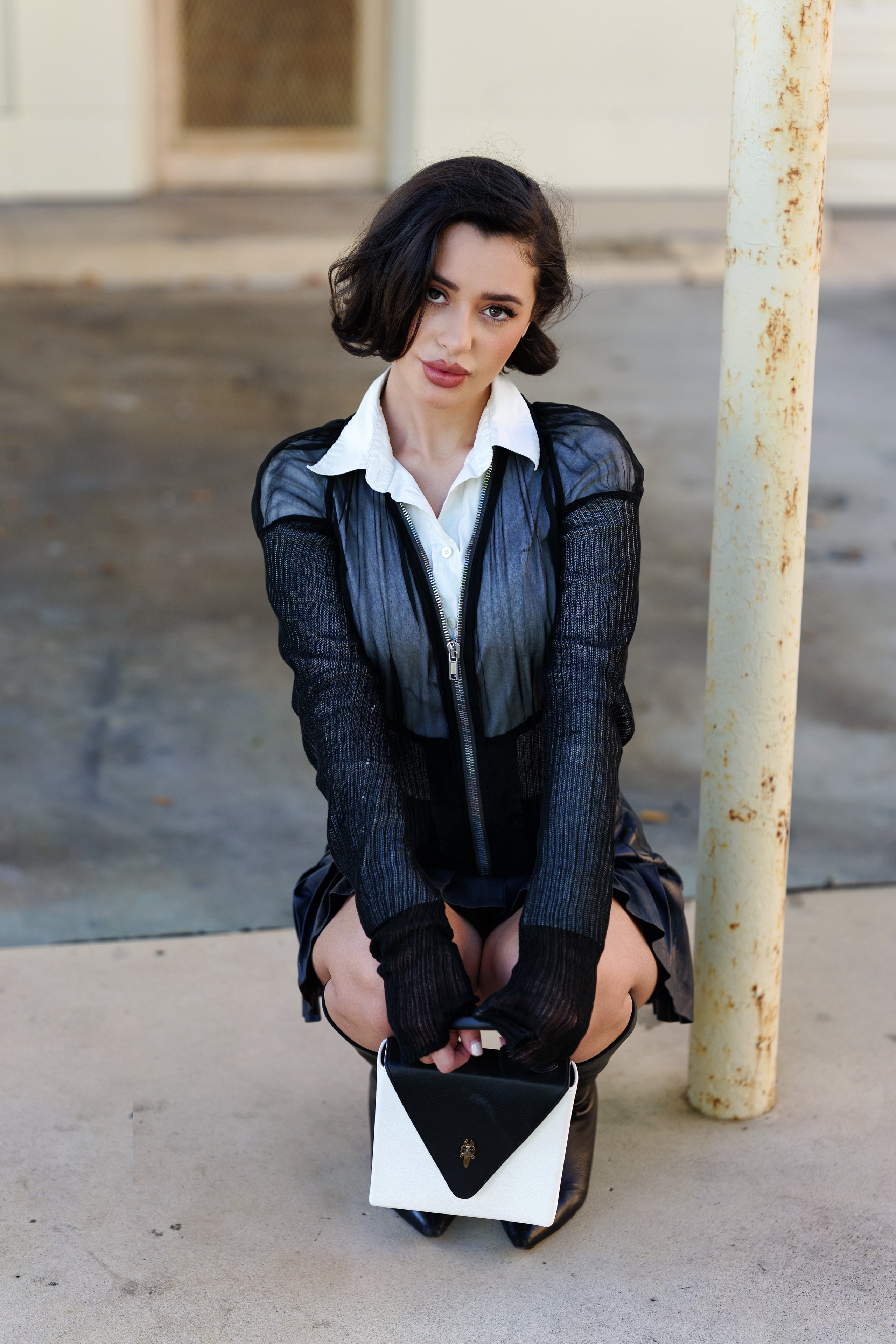 Woman in black jacket and white blouse holding handbag HD Phone Wallpaper