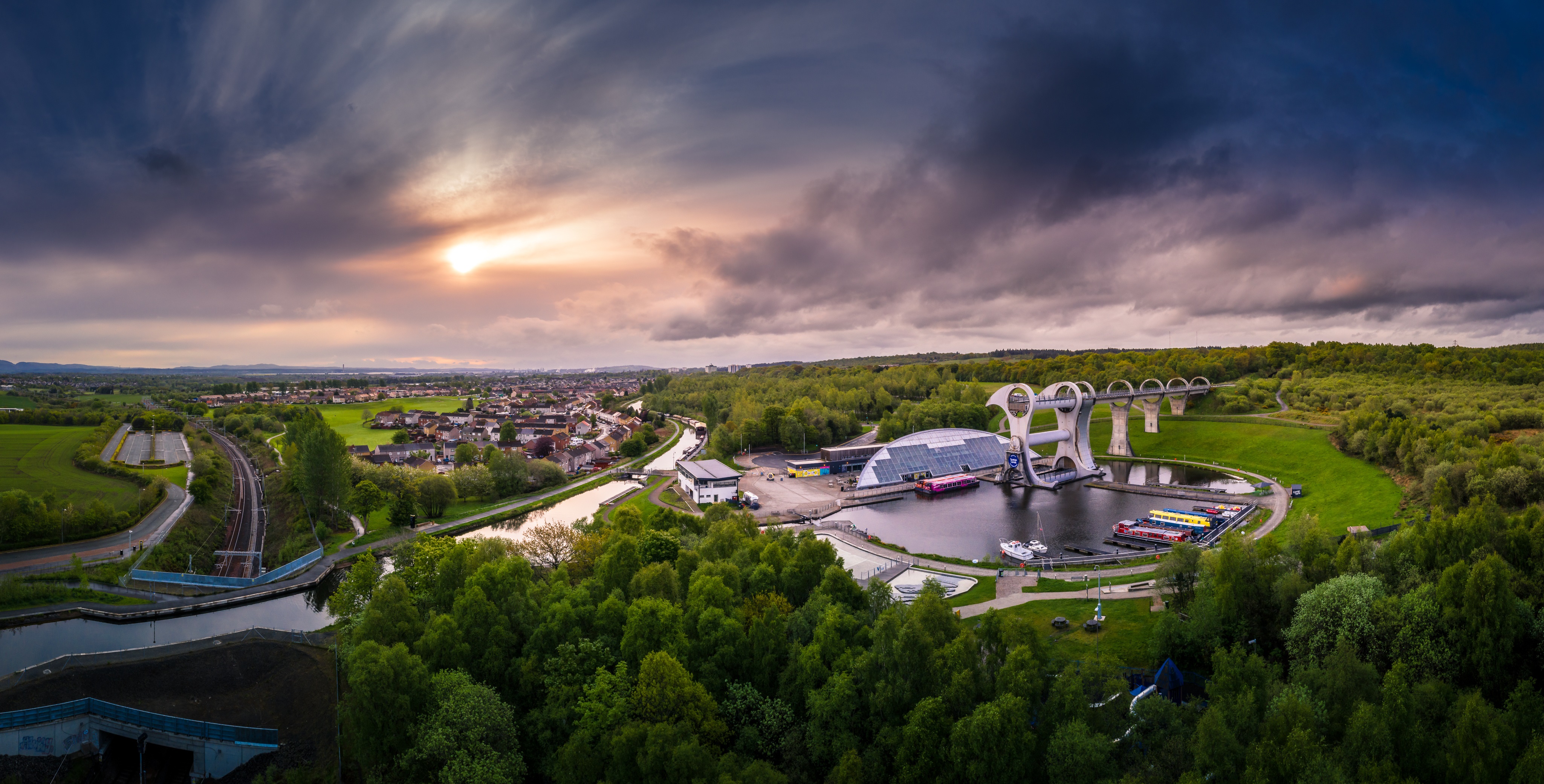 Falkirk Wheel and Union Canal, Scotland HD Wallpaper