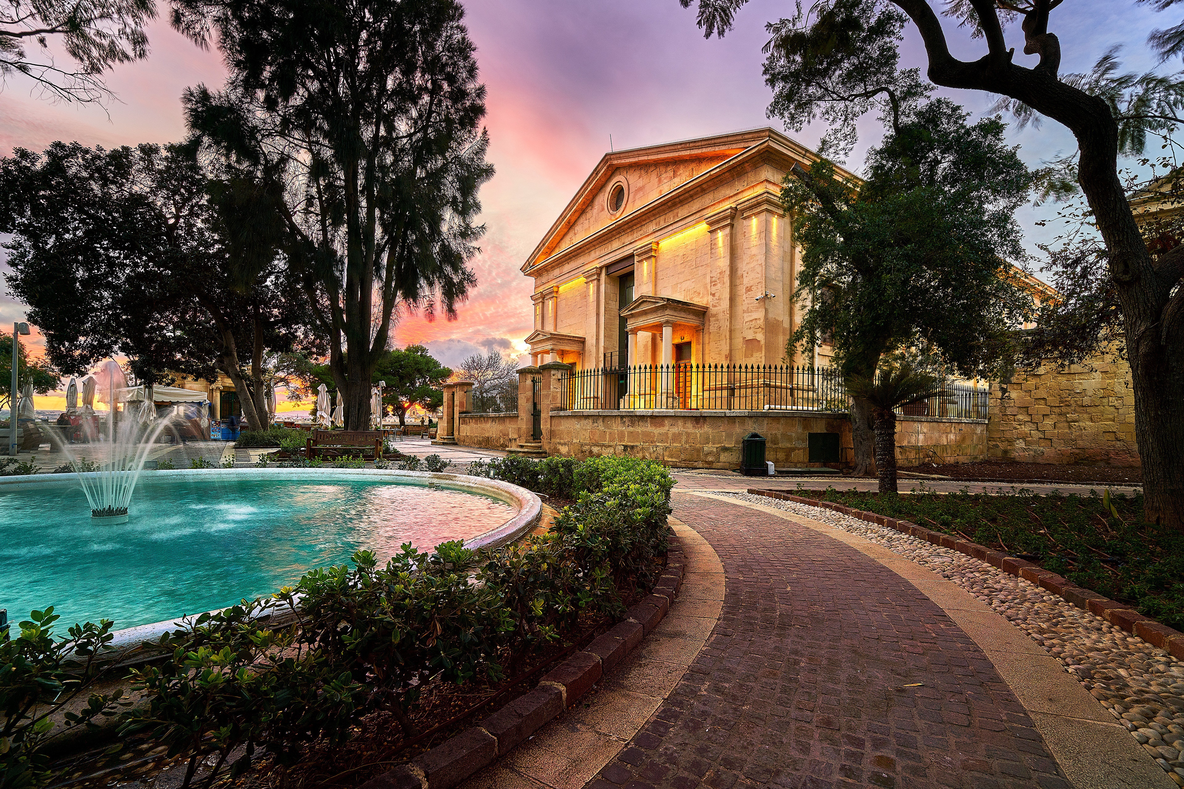 Valletta, Malta Gardens with Fountain and Building HD Wallpaper