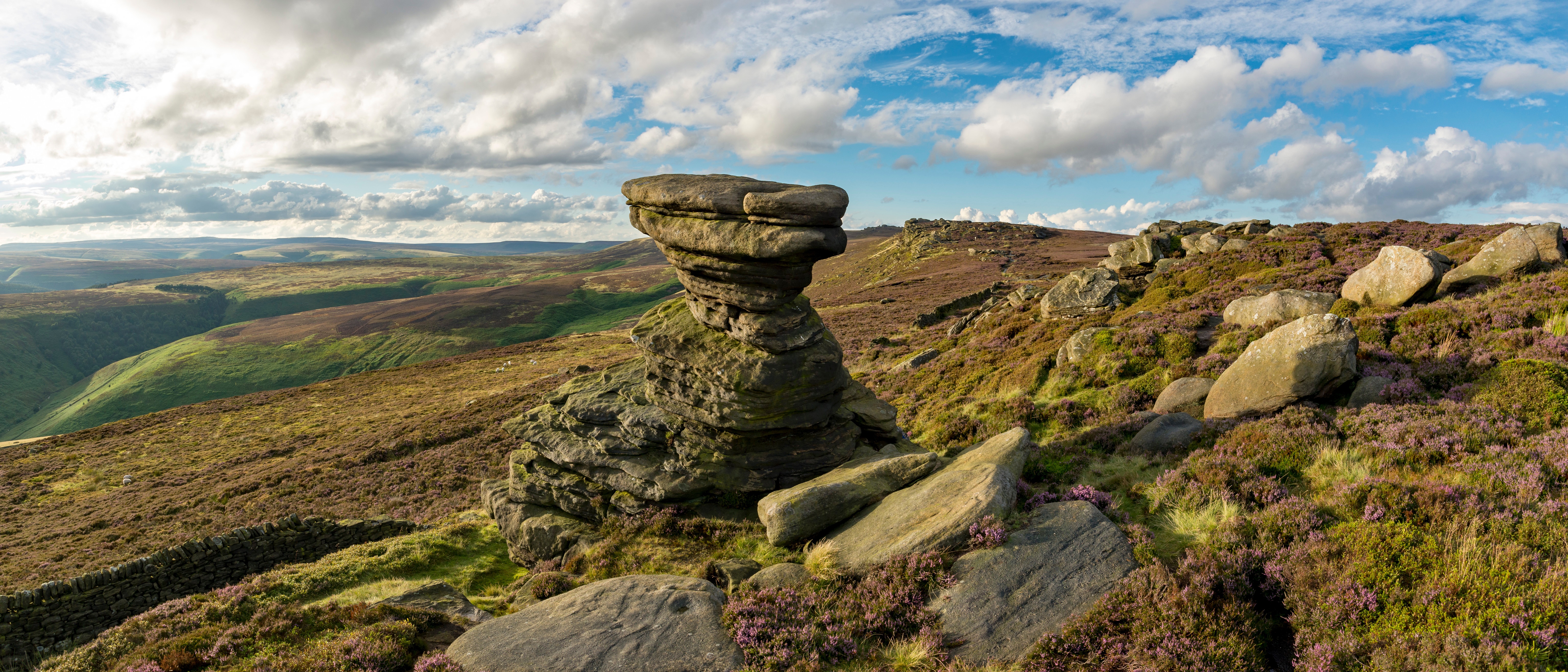 Derwent Edge panorama with rock formations and heather HD Wallpaper