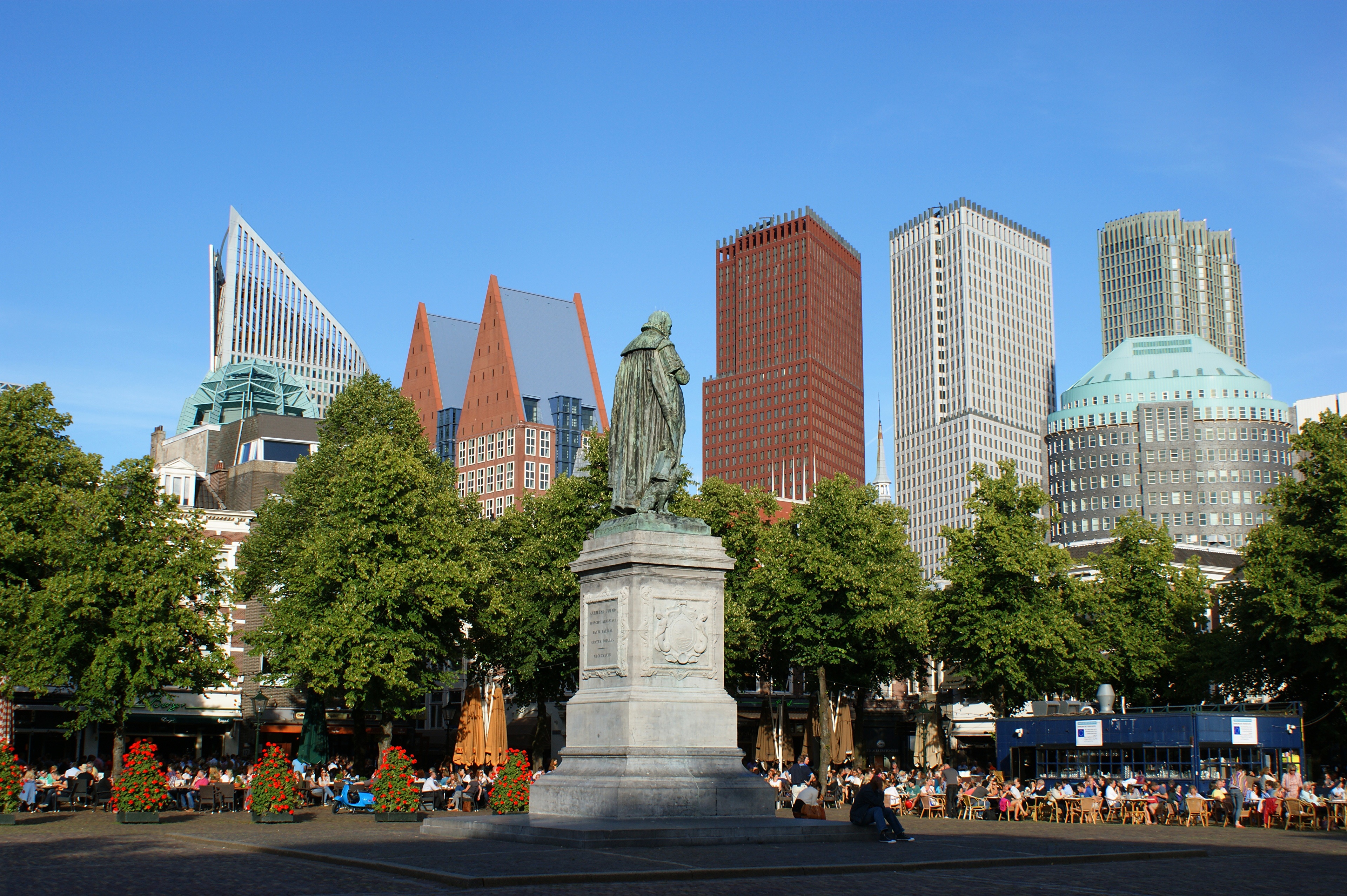 Monument in The Hague, Netherlands HD Wallpaper