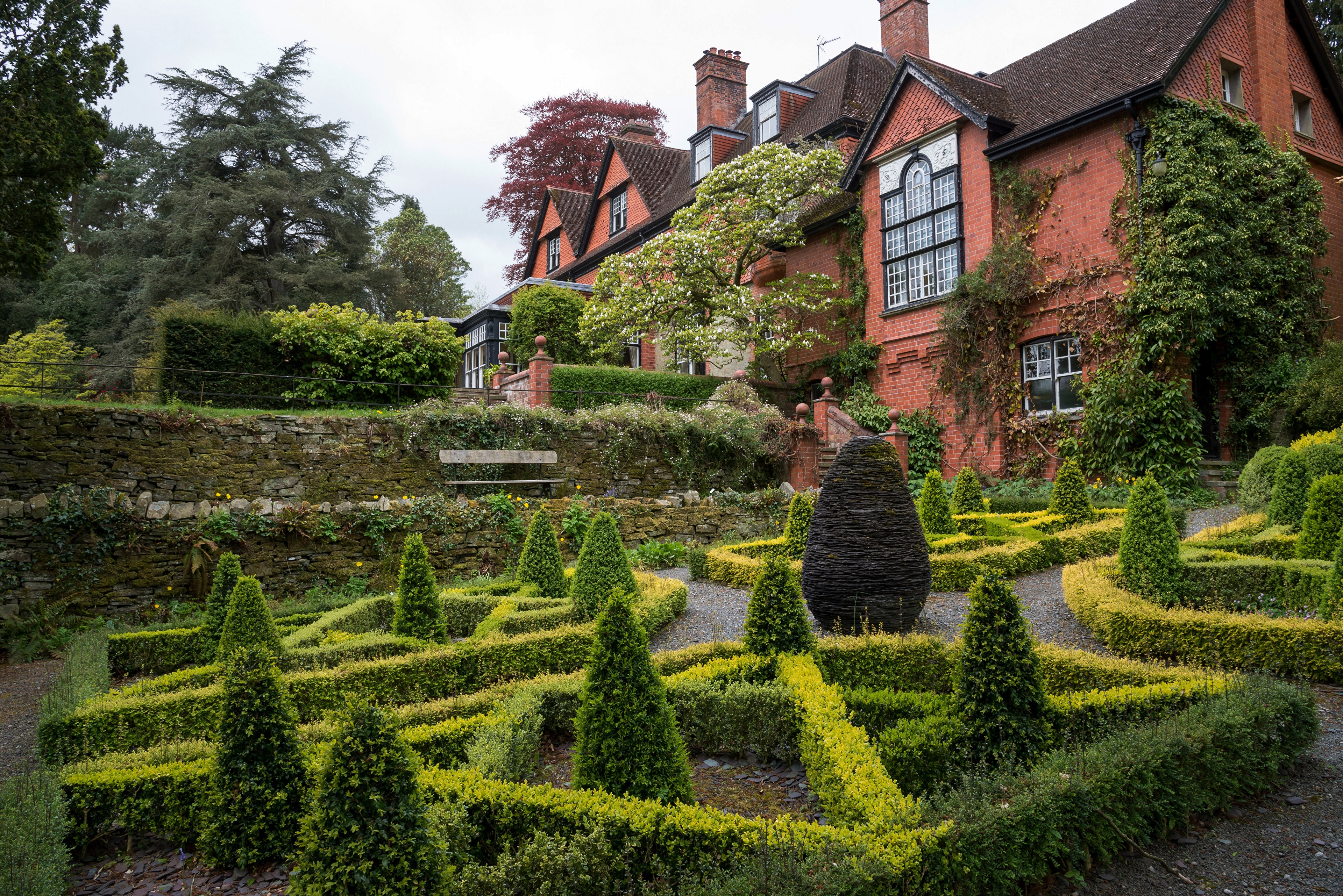 4K, Landscape design of a house in England HD Wallpaper