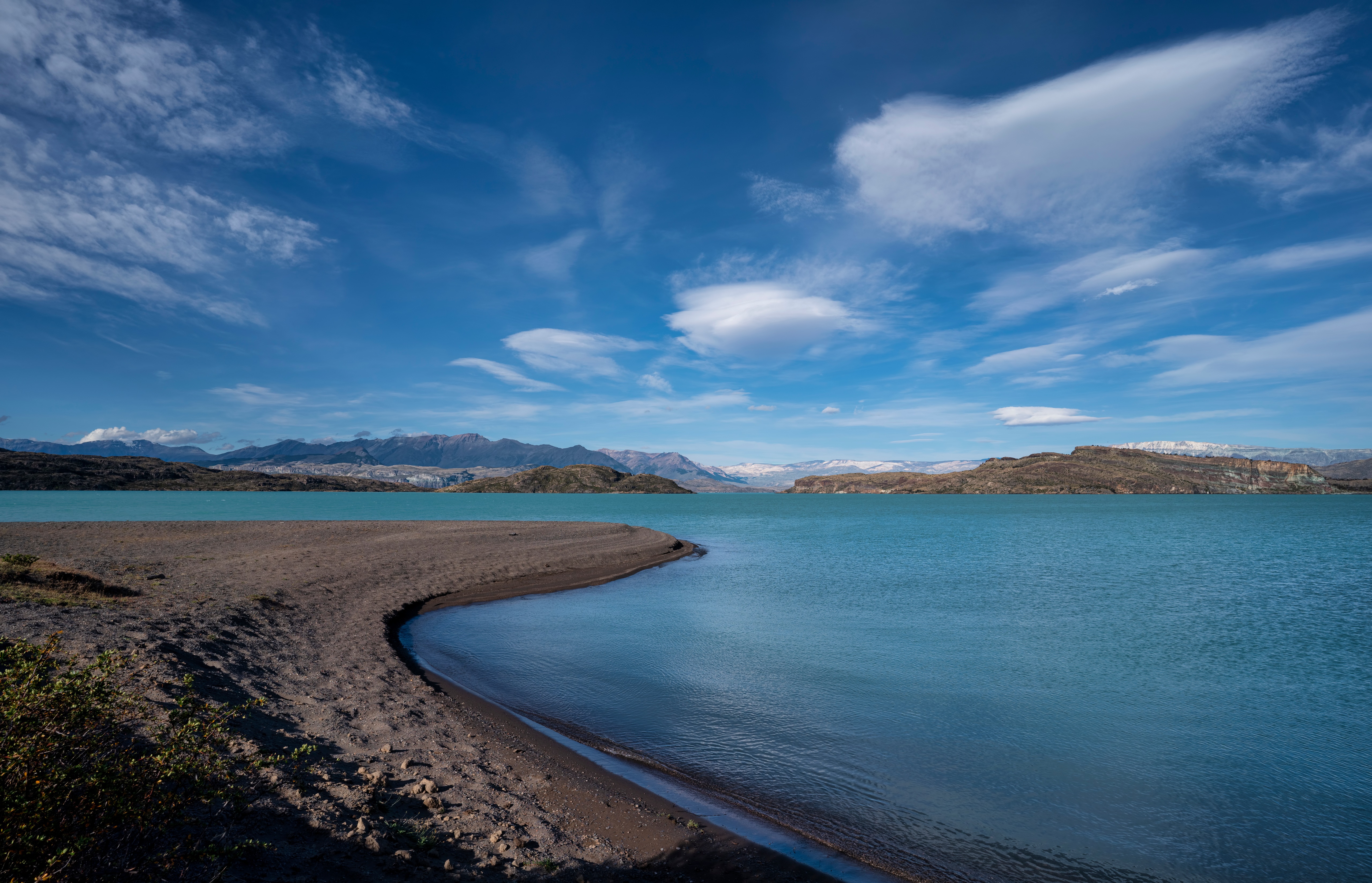 Turquoise lake and mountains in Patagonia, Argentina HD Wallpaper