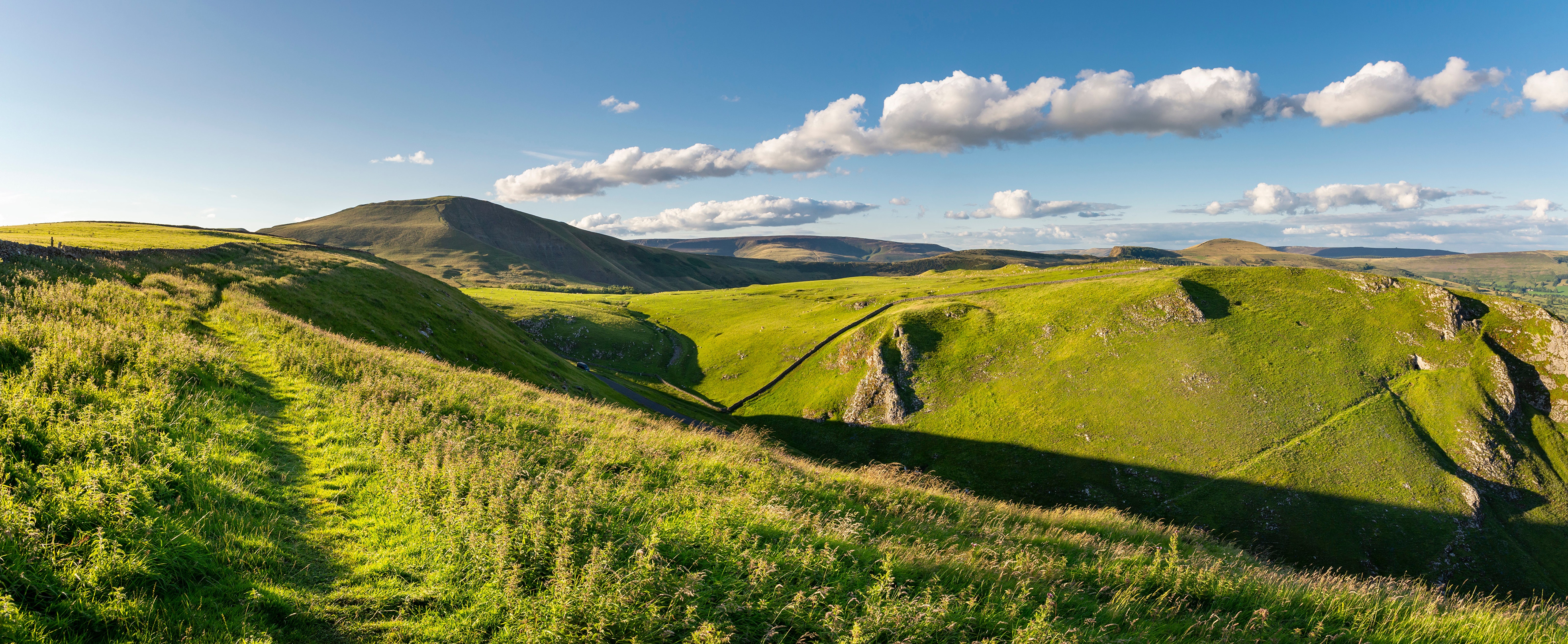 Panorama of Grasslands and Hills in Derbyshire, England HD Wallpaper